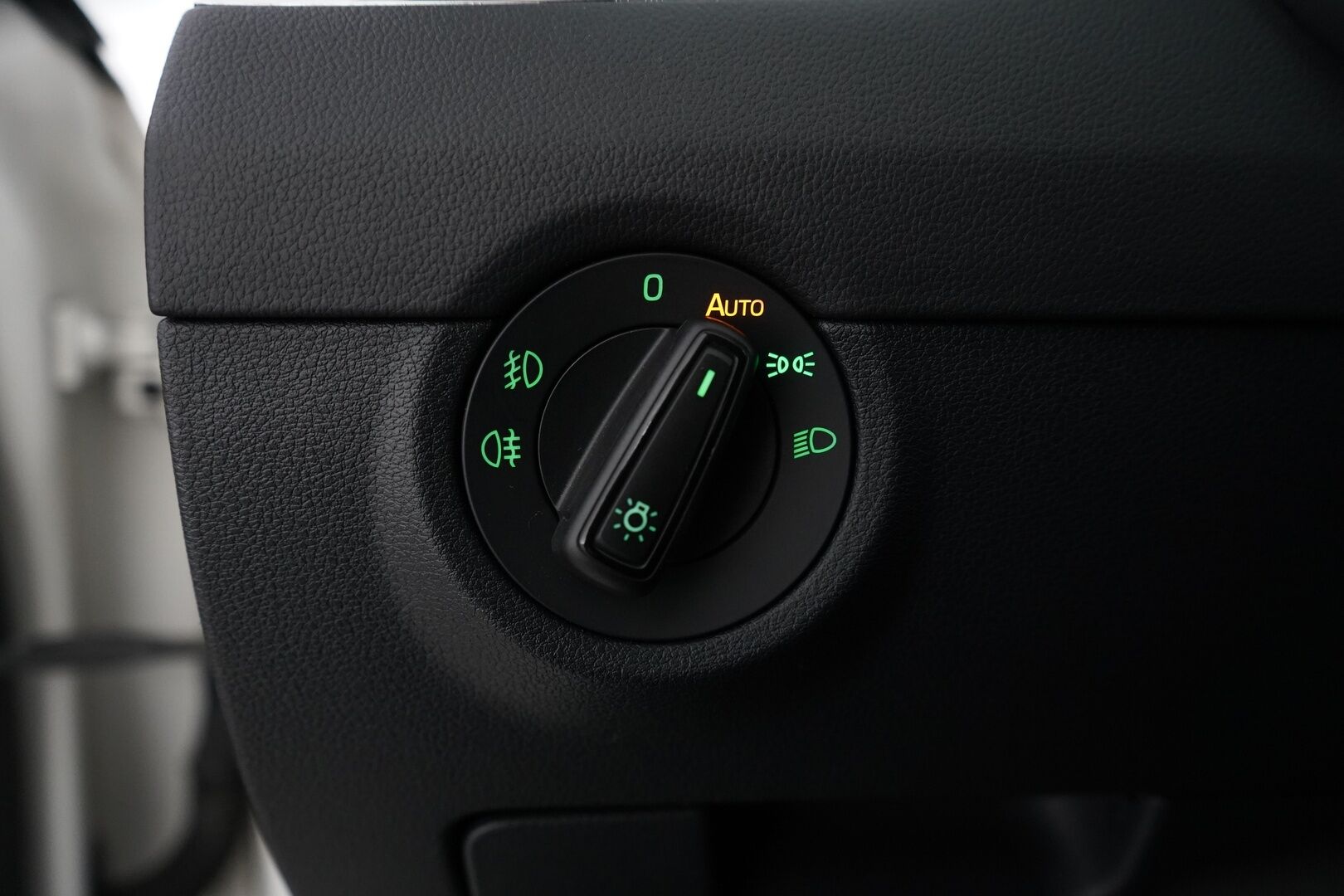 Skoda Octavia 2014 1.4 TSI Combi Elegance DSG *Webasto / Tutkat / Vakkari / Vetokoukku* - Suomi-auto / Viimeisin huolto 212tkm / Kahdet alumiinivanteet / Kahdet Nokian renkaat