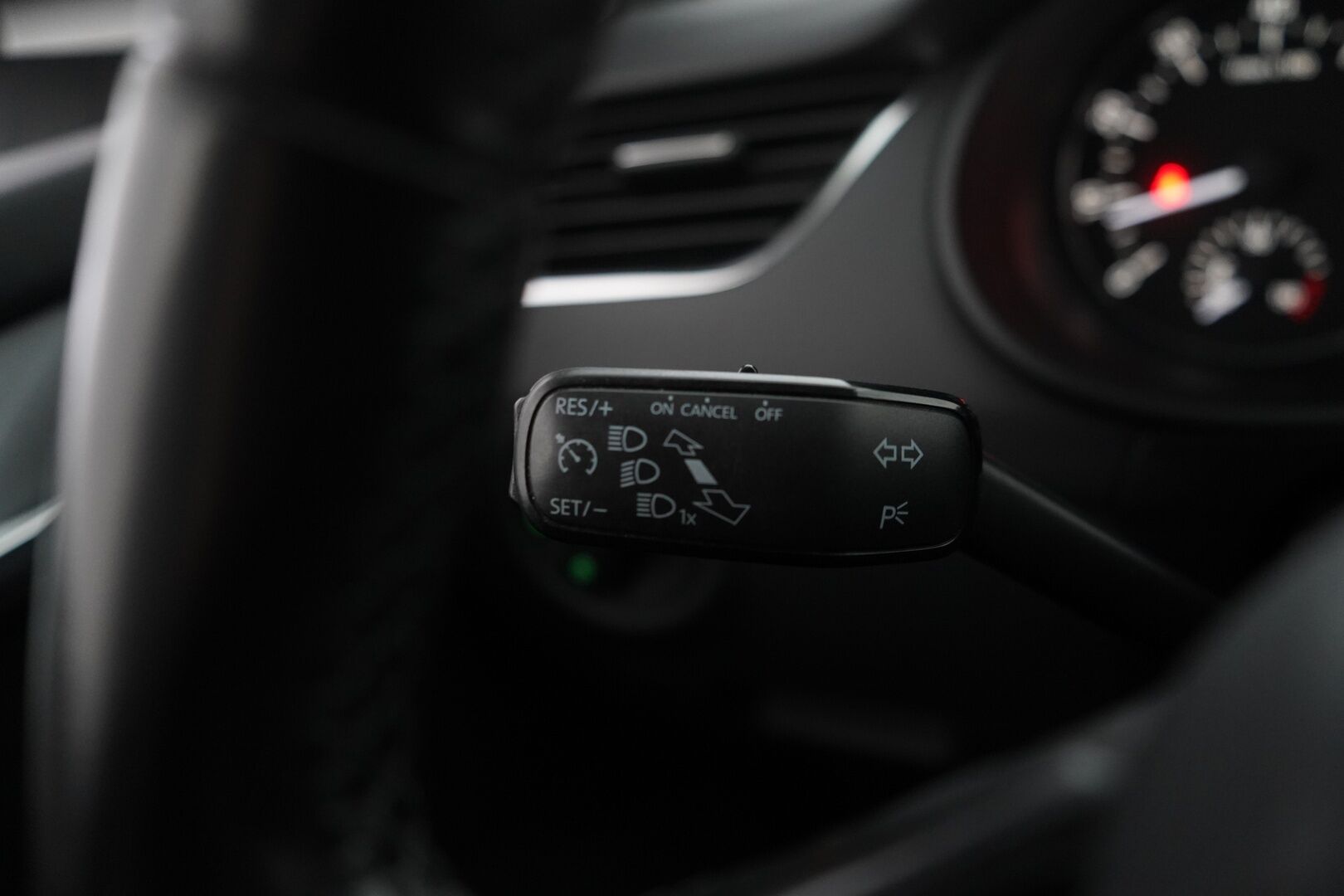Skoda Octavia 2014 1.4 TSI Combi Elegance DSG *Webasto / Tutkat / Vakkari / Vetokoukku* - Suomi-auto / Viimeisin huolto 212tkm / Kahdet alumiinivanteet / Kahdet Nokian renkaat
