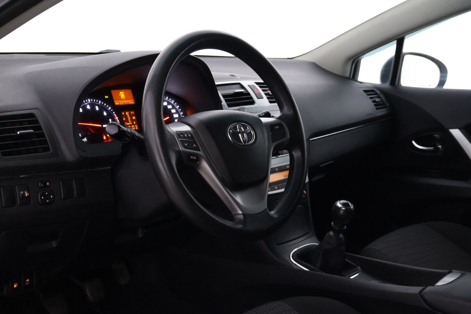 Toyota Avensis 2014 1,6 Valvematic Life Edition Wagon *Koukku / Lohko.S.Pistoke / Kahdet renkaat / Suomi-auto*