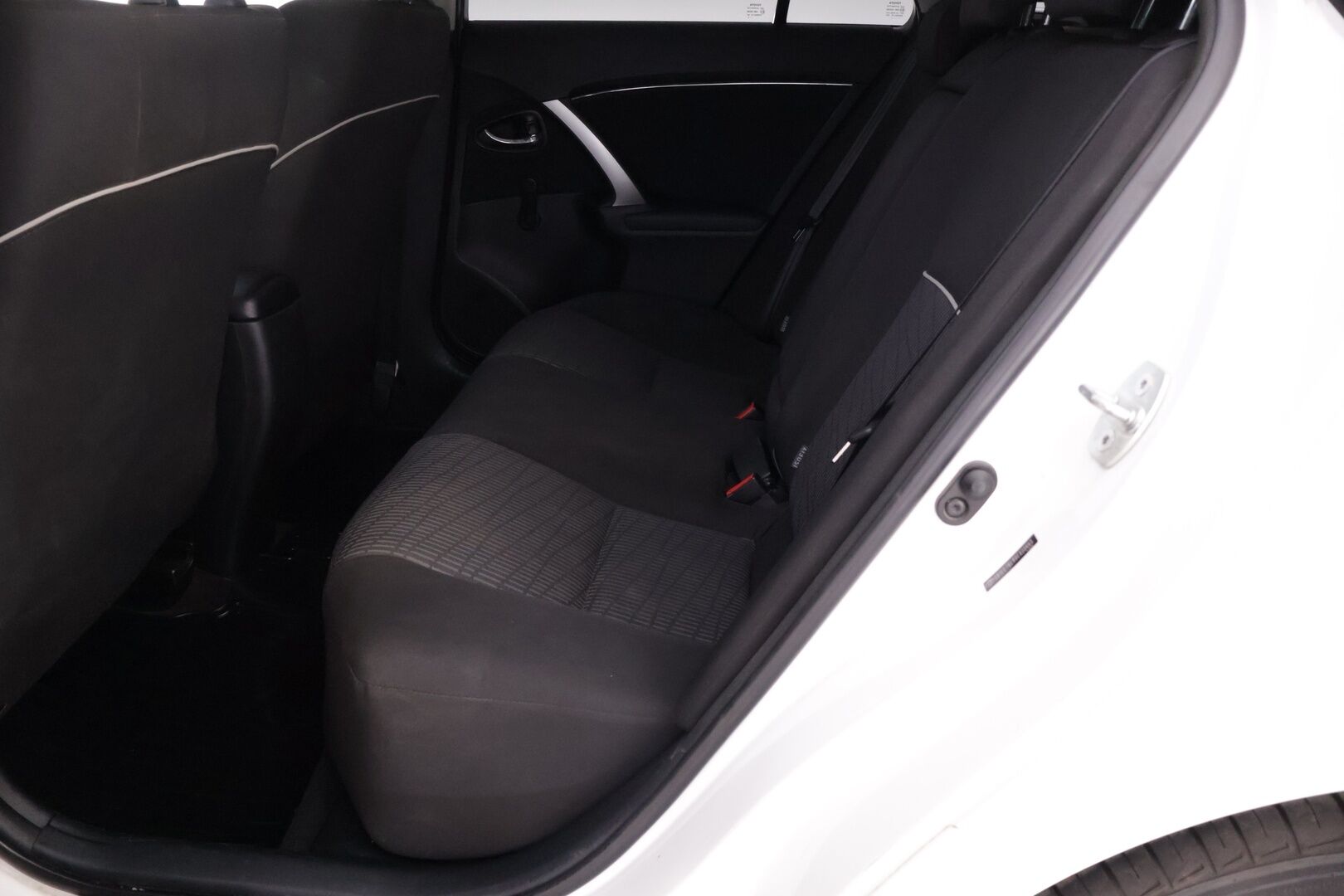 Toyota Avensis 2014 1,6 Valvematic Life Edition Wagon *Koukku / Lohko.S.Pistoke / Kahdet renkaat / Suomi-auto* - Tasainen huoltoväli / Lähes uudet kesärenkaat / Juuri leimattu! - HULLUT BLACKWEEK JATKOT - KORKOTARJOUS 2,49%