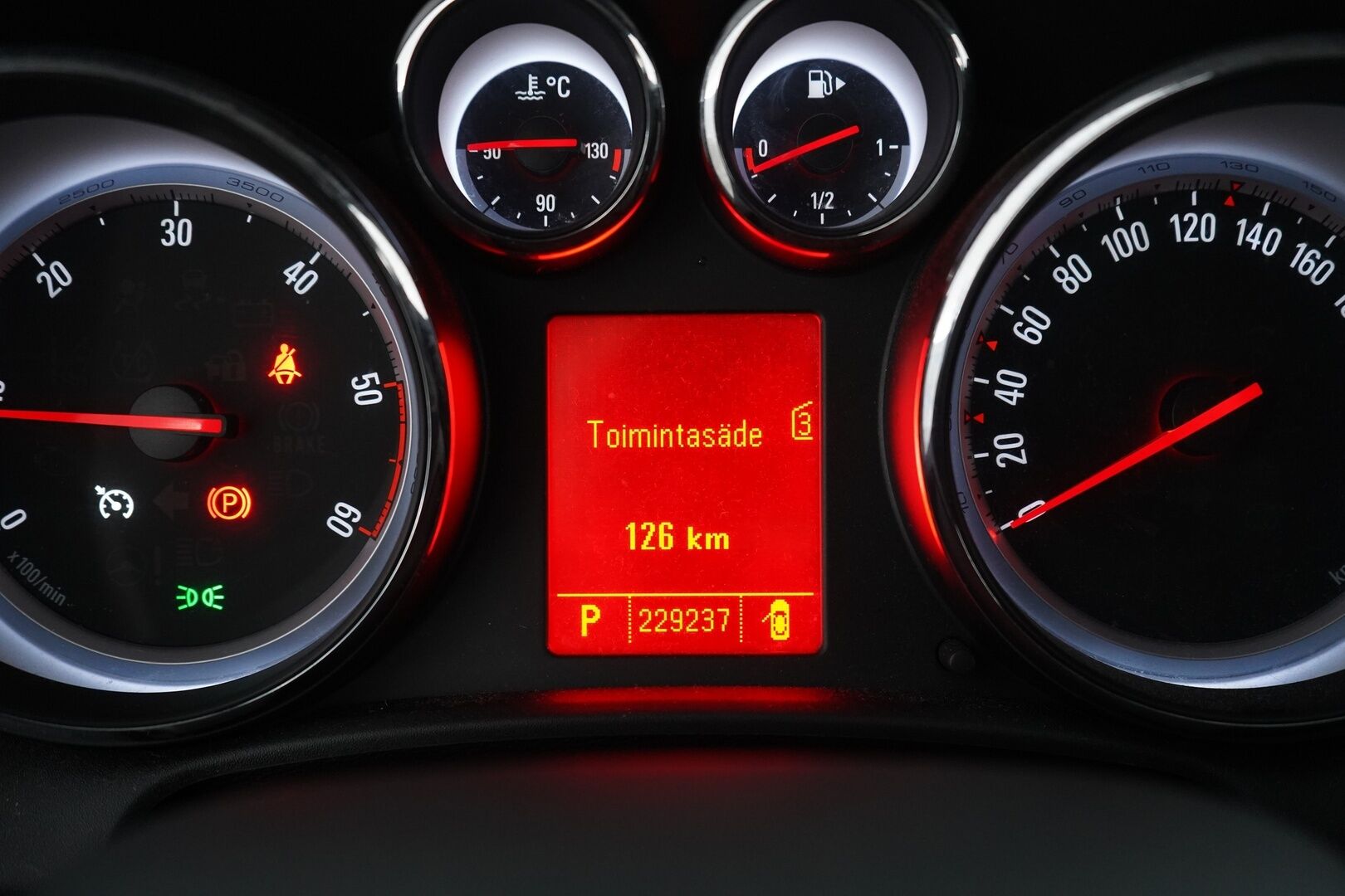 Opel Astra 2010 - YritysOutlet - Myydään vain yrityksille - – Tämä auto myydään YritysOutlet -valikoimasta vain yritykselle