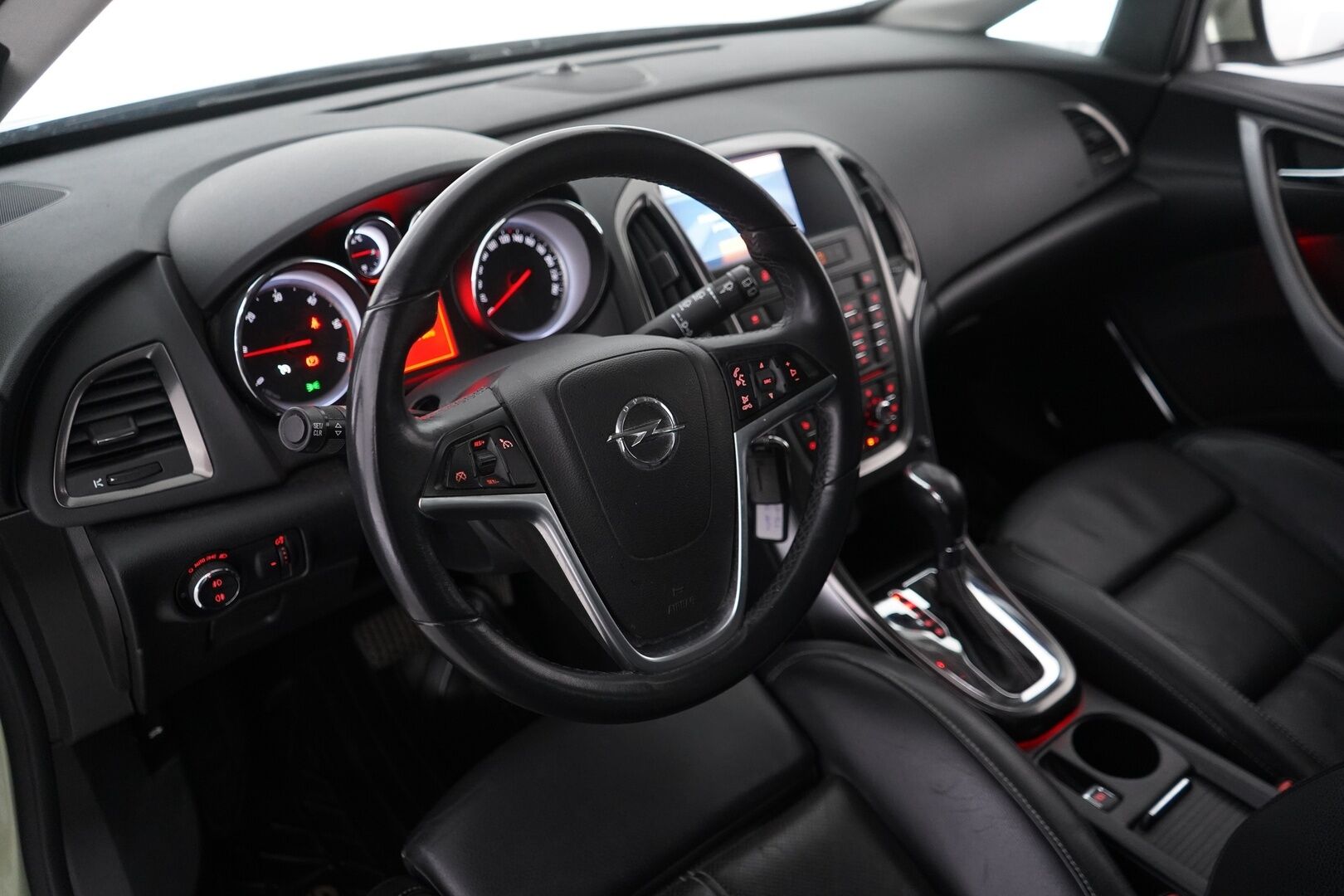 Opel Astra 2010 - YritysOutlet - Myydään vain yrityksille - – Tämä auto myydään YritysOutlet -valikoimasta vain yritykselle
