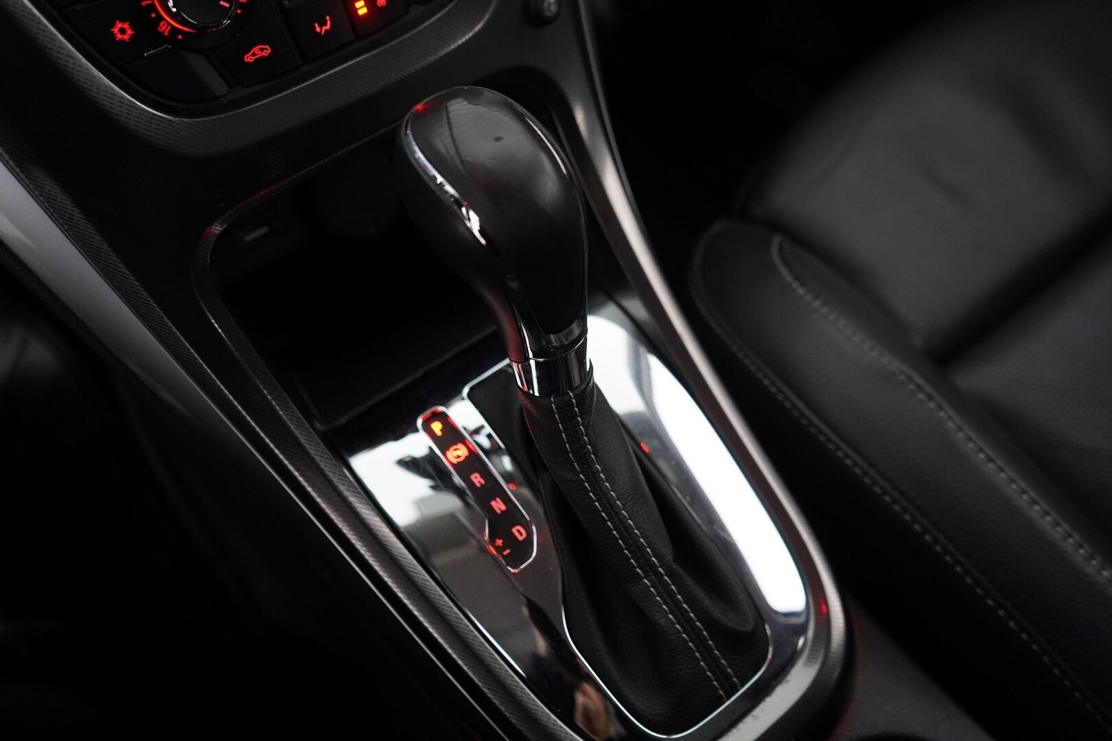 Opel Astra 2010 - YritysOutlet - Myydään vain yrityksille - – Tämä auto myydään YritysOutlet -valikoimasta vain yritykselle