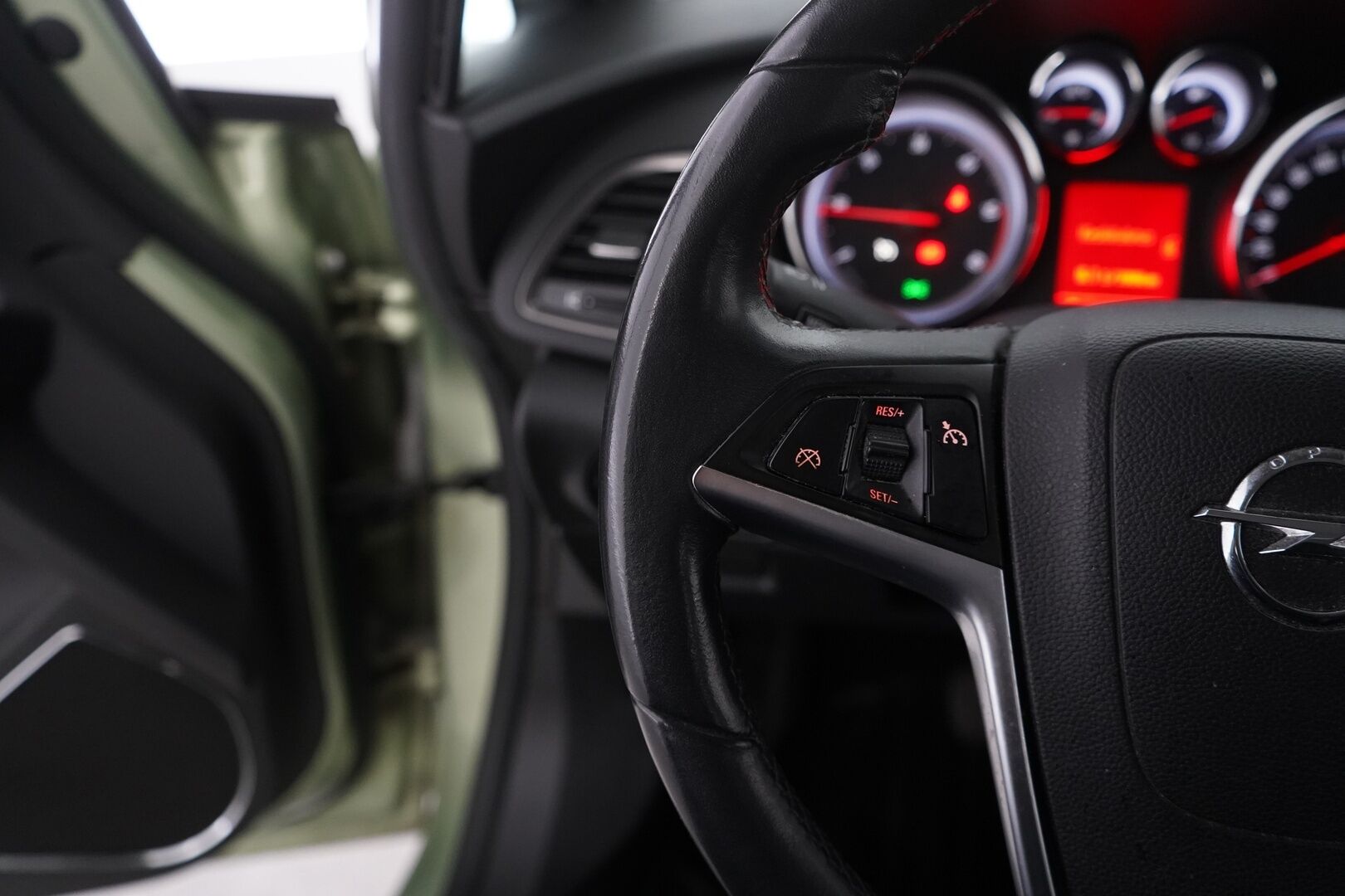 Opel Astra 2010 - YritysOutlet - Myydään vain yrityksille - – Tämä auto myydään YritysOutlet -valikoimasta vain yritykselle