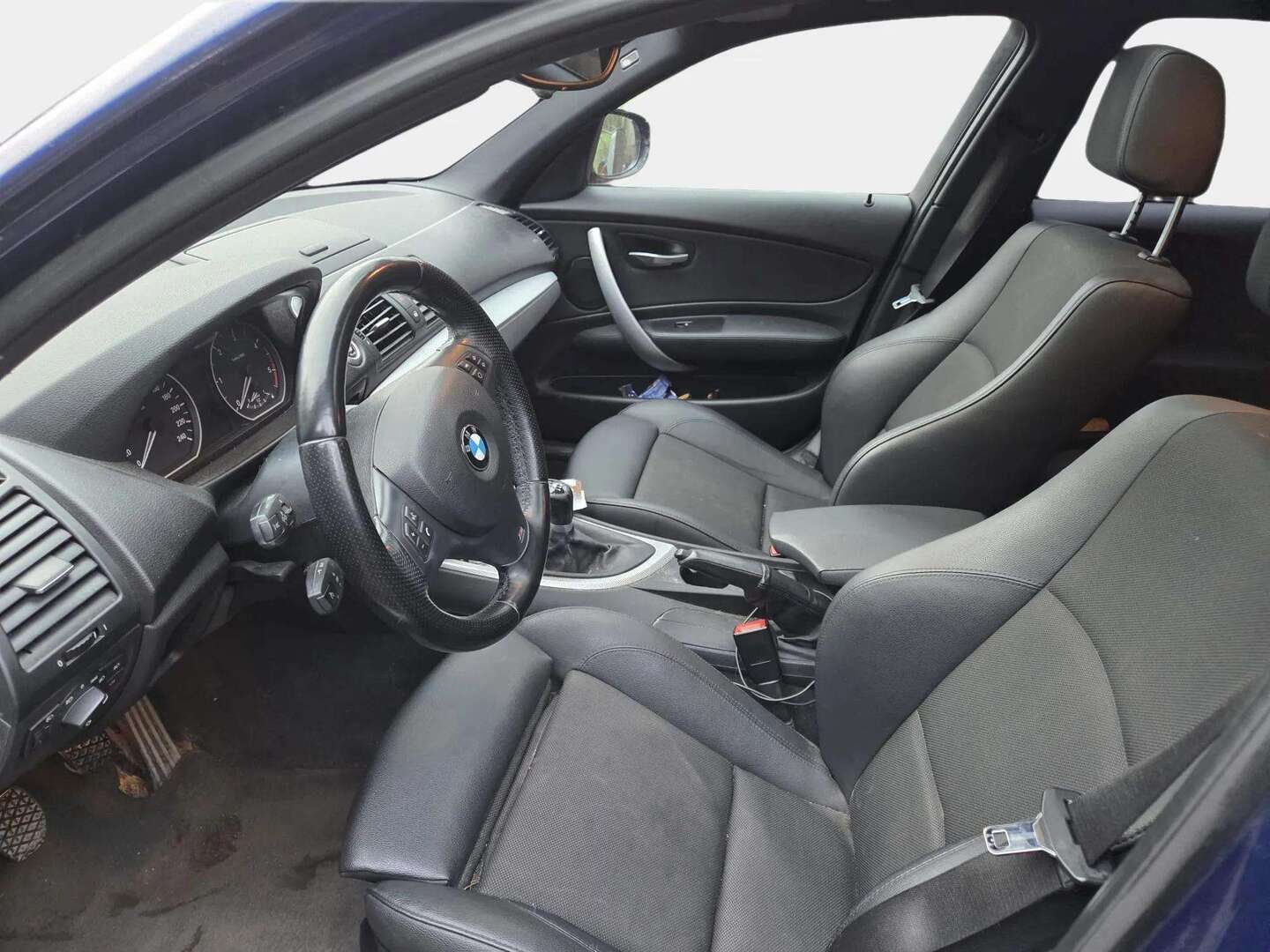 BMW 118 2011 E87 Hatchback 5-ov M-sport * Puolinahkasisusta / Lasikattoluukku / M-sport ratti / Vakkari / Tutka * - Huippuvarusteltu - HULLUT JOULUT KORKOTARJOUS 2,49% 
