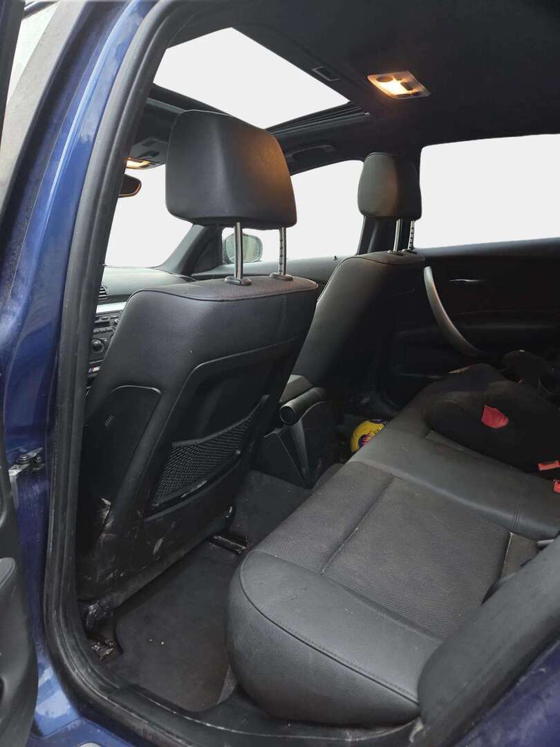 BMW 118 2011 E87 Hatchback 5-ov M-sport * Puolinahkasisusta / Lasikattoluukku / M-sport ratti / Vakkari / Tutka * - Huippuvarusteltu - HULLUT JOULUT KORKOTARJOUS 2,49% 