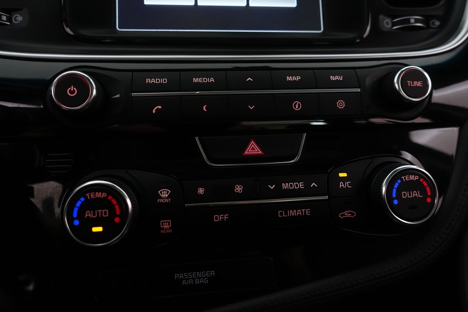 Kia Optima 2014 1,7 CRDi Business A/T - YritysOutlet - Myydään vain yrityksille - | Panorama | Ilmastoidut sähkösäätöiset nahkapenkit | Koukku | Infinity Sound | P.Kamera ja Tutkat | Lohko ja sisäpistoke | – Tämä auto myydään YritysOutlet -valikoimasta vain yritykselle