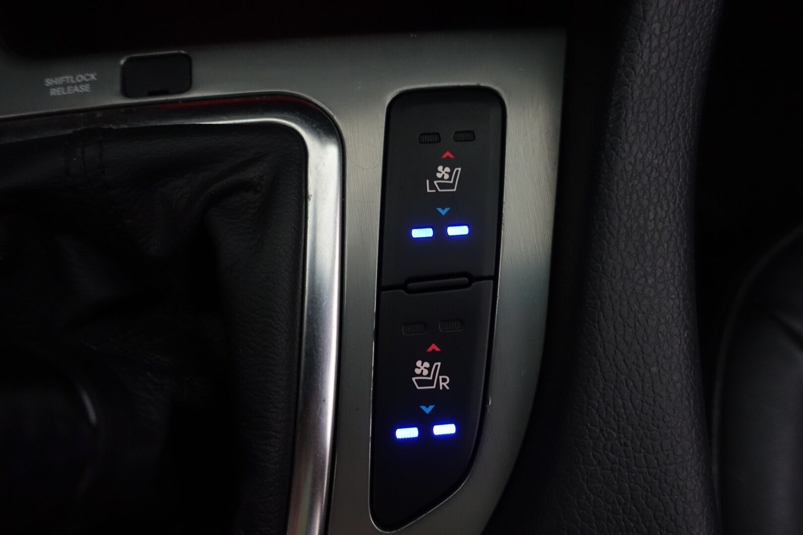 Kia Optima 2014 1,7 CRDi Business A/T - YritysOutlet - Myydään vain yrityksille - | Panorama | Ilmastoidut sähkösäätöiset nahkapenkit | Koukku | Infinity Sound | P.Kamera ja Tutkat | Lohko ja sisäpistoke | – Tämä auto myydään YritysOutlet -valikoimasta vain yritykselle