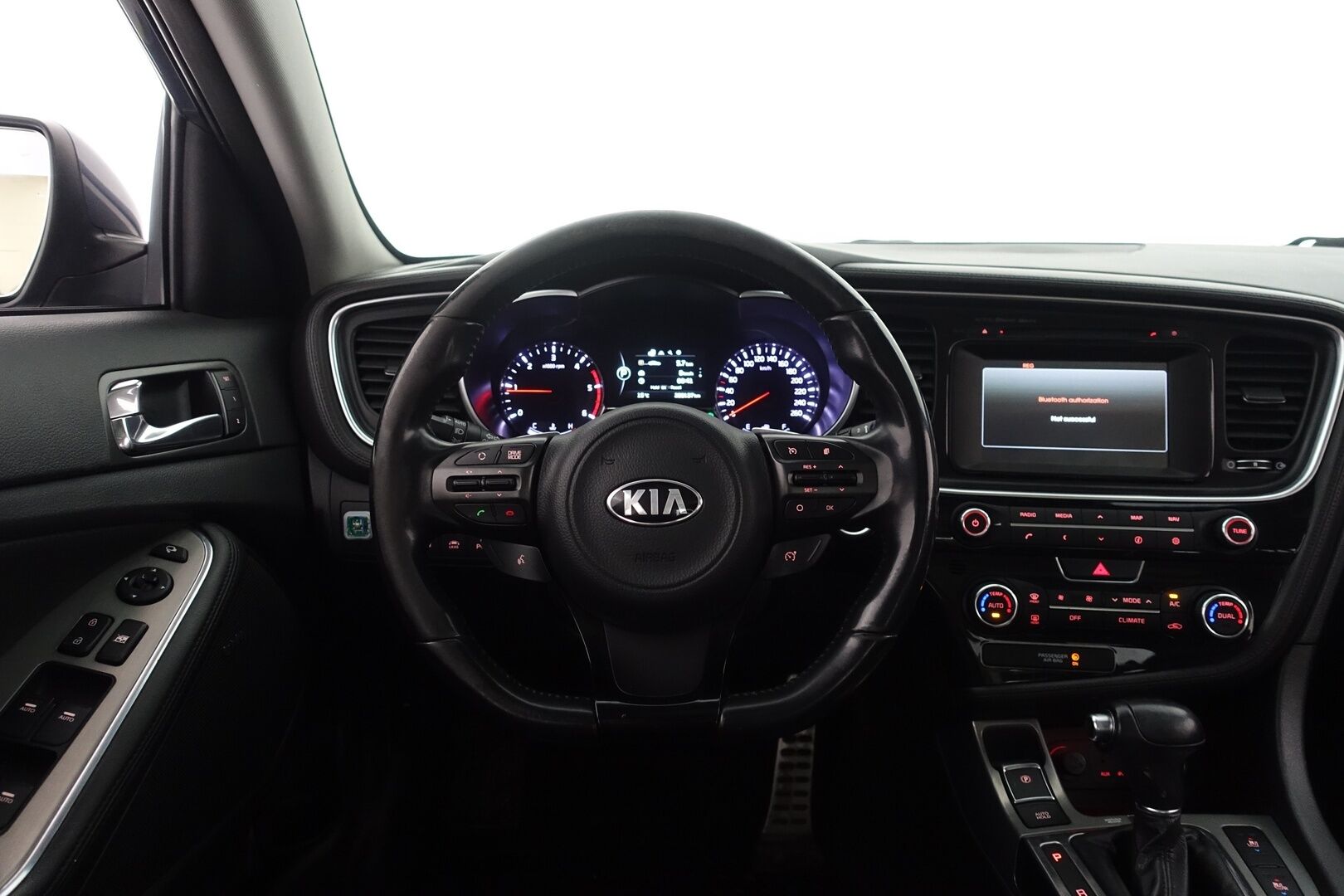 Kia Optima 2014 1,7 CRDi Business A/T - YritysOutlet - Myydään vain yrityksille - | Panorama | Ilmastoidut sähkösäätöiset nahkapenkit | Koukku | Infinity Sound | P.Kamera ja Tutkat | Lohko ja sisäpistoke | – Tämä auto myydään YritysOutlet -valikoimasta vain yritykselle