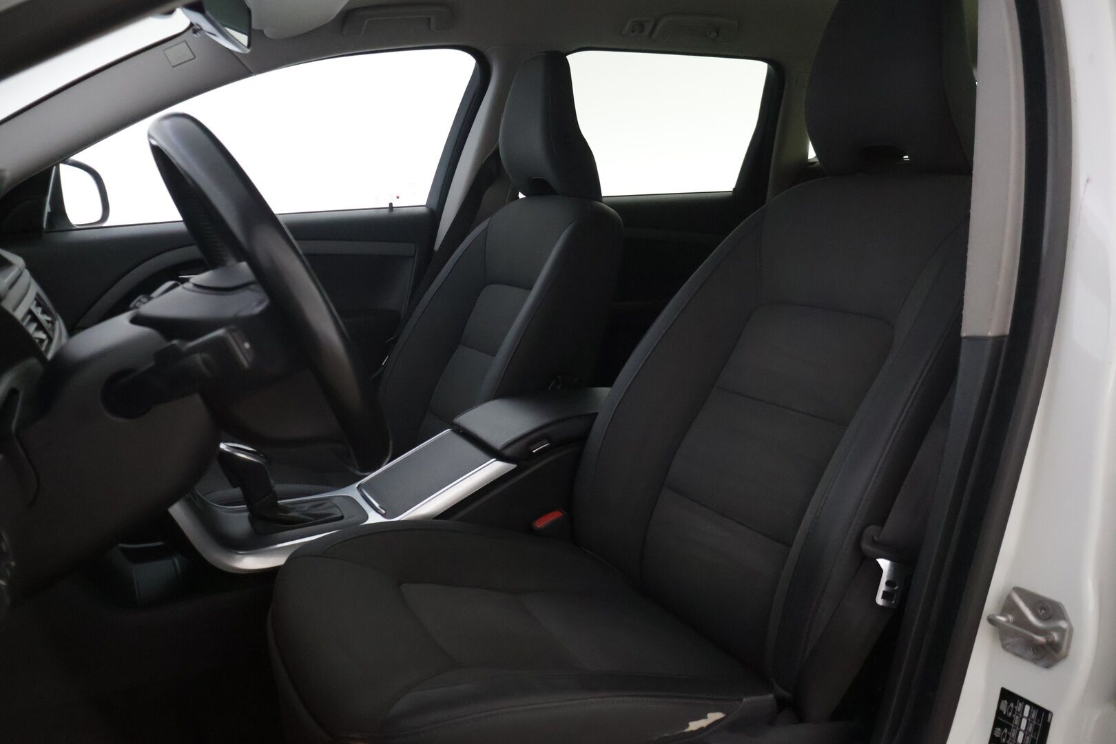 Volvo V70 2014 D2 Kinetic aut - | Suomi-auto | Vakionopeudensäädin | Kahdet hyväkuntoiset renkaat alumiinivanteilla | 