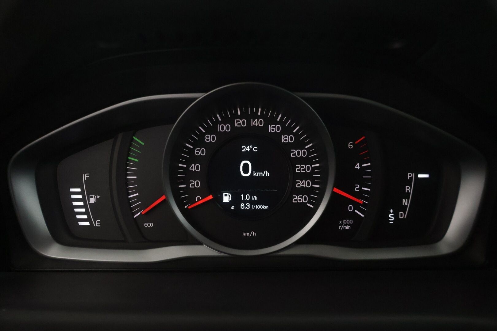 Volvo V70 2014 D2 Kinetic aut - | Suomi-auto | Vakionopeudensäädin | Kahdet hyväkuntoiset renkaat alumiinivanteilla | 