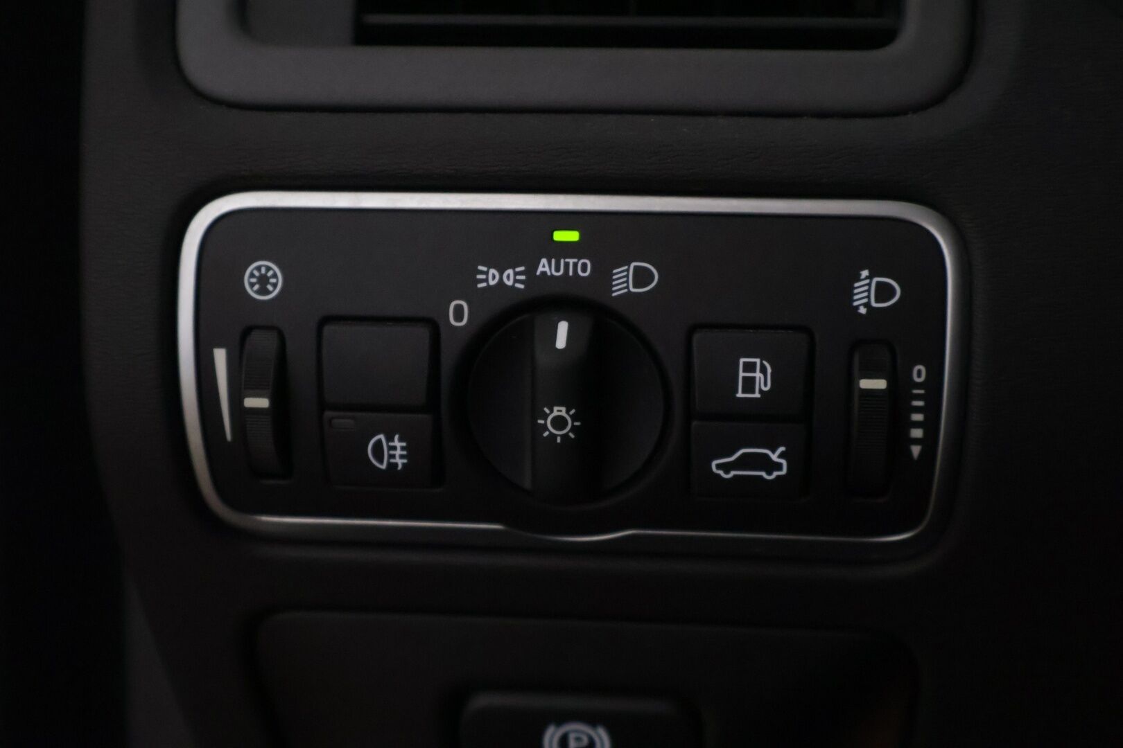Volvo V70 2014 D2 Kinetic aut - | Suomi-auto | Vakionopeudensäädin | Kahdet hyväkuntoiset renkaat alumiinivanteilla | 