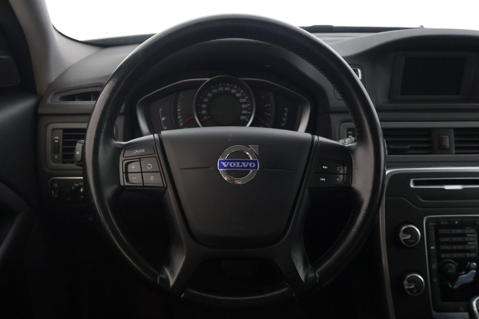 Volvo V70 2014 D2 Kinetic aut - | Suomi-auto | Vakionopeudensäädin | Kahdet hyväkuntoiset renkaat alumiinivanteilla | 