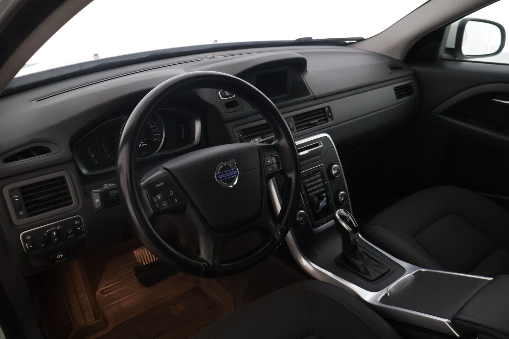 Volvo V70 2014 D2 Kinetic aut - | Suomi-auto | Vakionopeudensäädin | Kahdet hyväkuntoiset renkaat alumiinivanteilla | 
