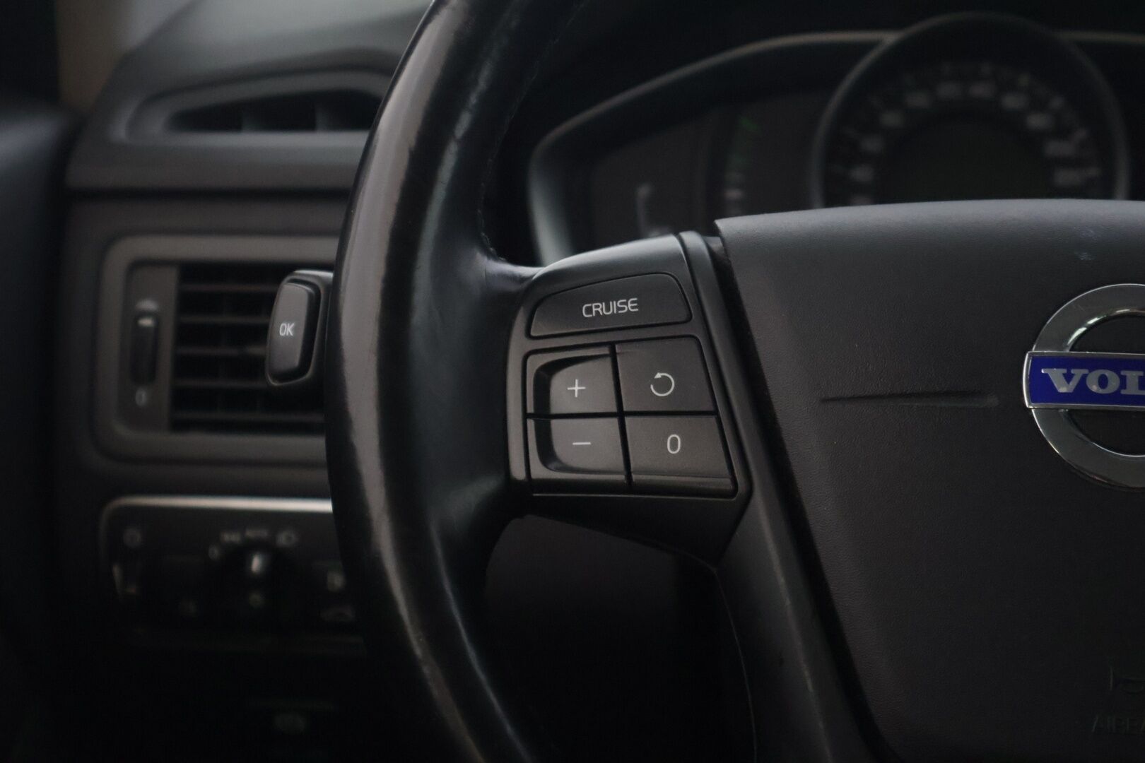 Volvo V70 2014 D2 Kinetic aut - | Suomi-auto | Vakionopeudensäädin | Kahdet hyväkuntoiset renkaat alumiinivanteilla | 