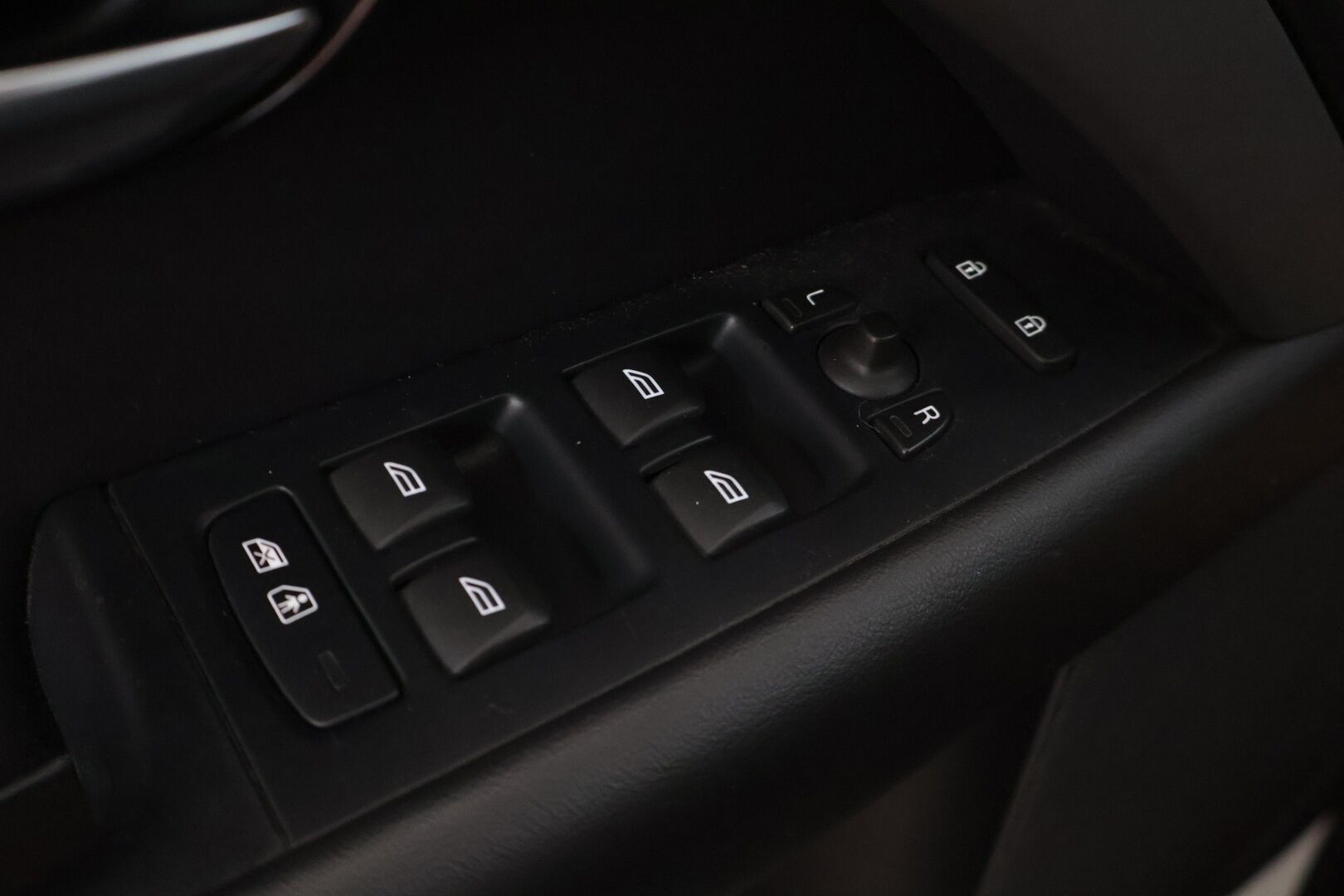 Volvo V70 2014 D2 Kinetic aut - | Suomi-auto | Vakionopeudensäädin | Kahdet hyväkuntoiset renkaat alumiinivanteilla | 
