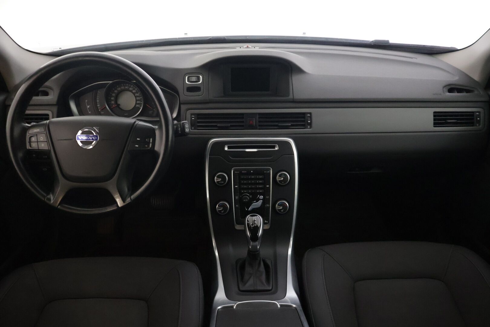 Volvo V70 2014 D2 Kinetic aut - | Suomi-auto | Vakionopeudensäädin | Kahdet hyväkuntoiset renkaat alumiinivanteilla | 