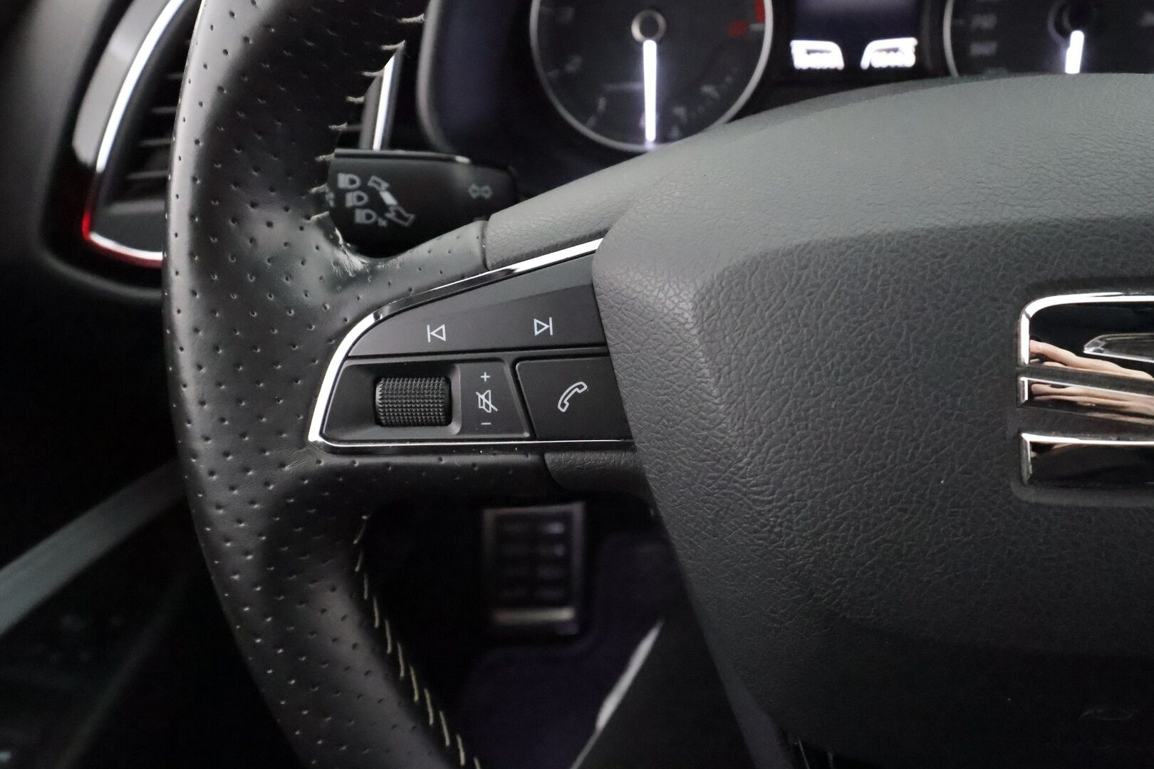 Seat Leon 2014 2,0 TSI 280 Cupra - | Pa-lisälämmitin | ACC | LED | P.Tutkat | Kaistavahti | Navi | Nahka-alcantara | Suomi-auto | Kahdet renkaat |