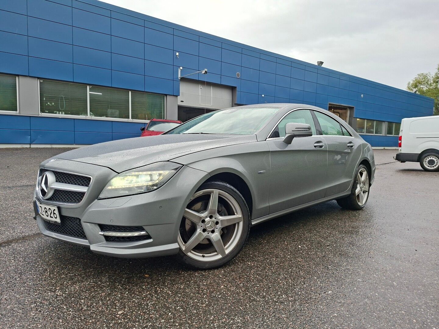 Mercedes-Benz CLS 2011 350 BE * Harman&Kardon / Sähköpenkit / P-Kamera / Navi / Vakkari * - * Juuri huollettu / Hyvä huoltohistoria / 2 x Vanteet & Renkaat *