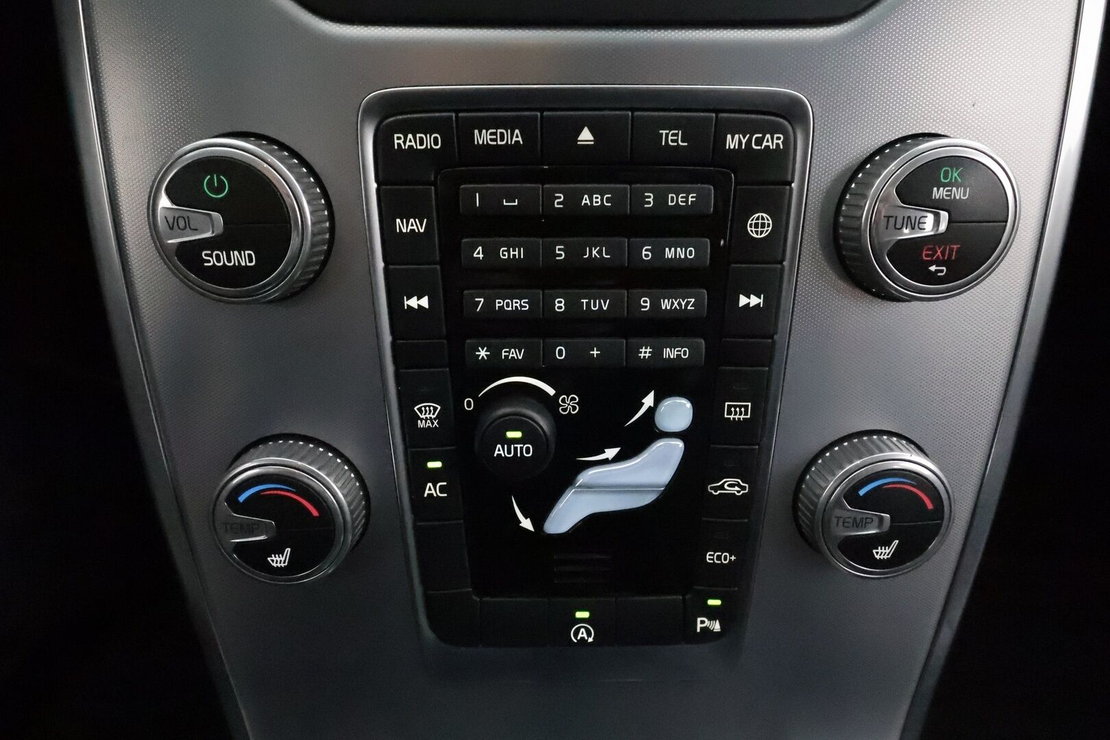 Volvo V70 2015 D4 Business Summum aut **Vakkari / Webasto / P.tutkat / Muistipenkki / Digimittaristo** - Suomi-auto / Kahdet renkaat aluvanteilla / Navi / KeylessGo