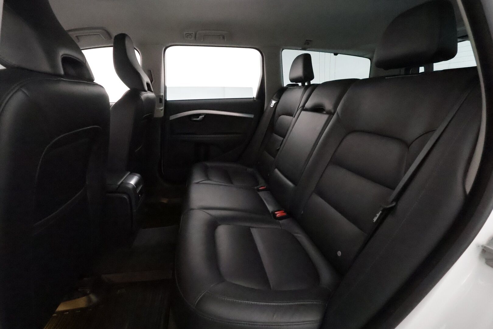 Volvo V70 2015 D4 Business Summum aut **Vakkari / Webasto / P.tutkat / Muistipenkki / Digimittaristo** - Suomi-auto / Kahdet renkaat aluvanteilla / Navi / KeylessGo
