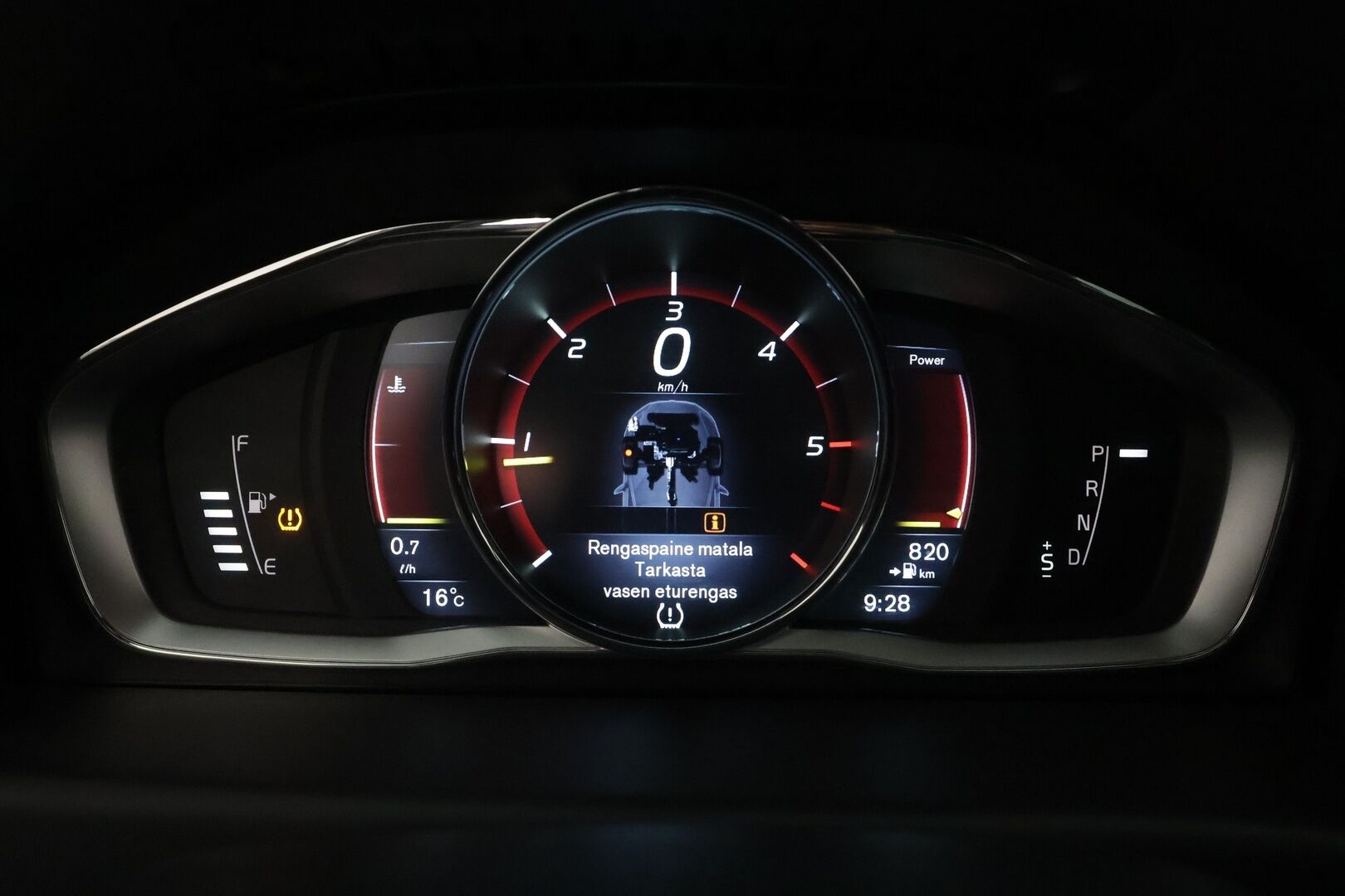 Volvo V70 2015 D4 Business Summum aut **Vakkari / Webasto / P.tutkat / Muistipenkki / Digimittaristo** - Suomi-auto / Kahdet renkaat aluvanteilla / Navi / KeylessGo