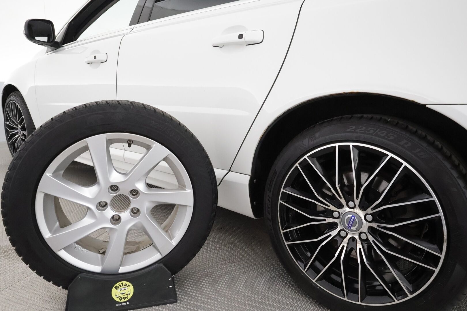 Volvo V70 2015 D4 Business Summum aut **Vakkari / Webasto / P.tutkat / Muistipenkki / Digimittaristo** - Suomi-auto / Kahdet renkaat aluvanteilla / Navi / KeylessGo