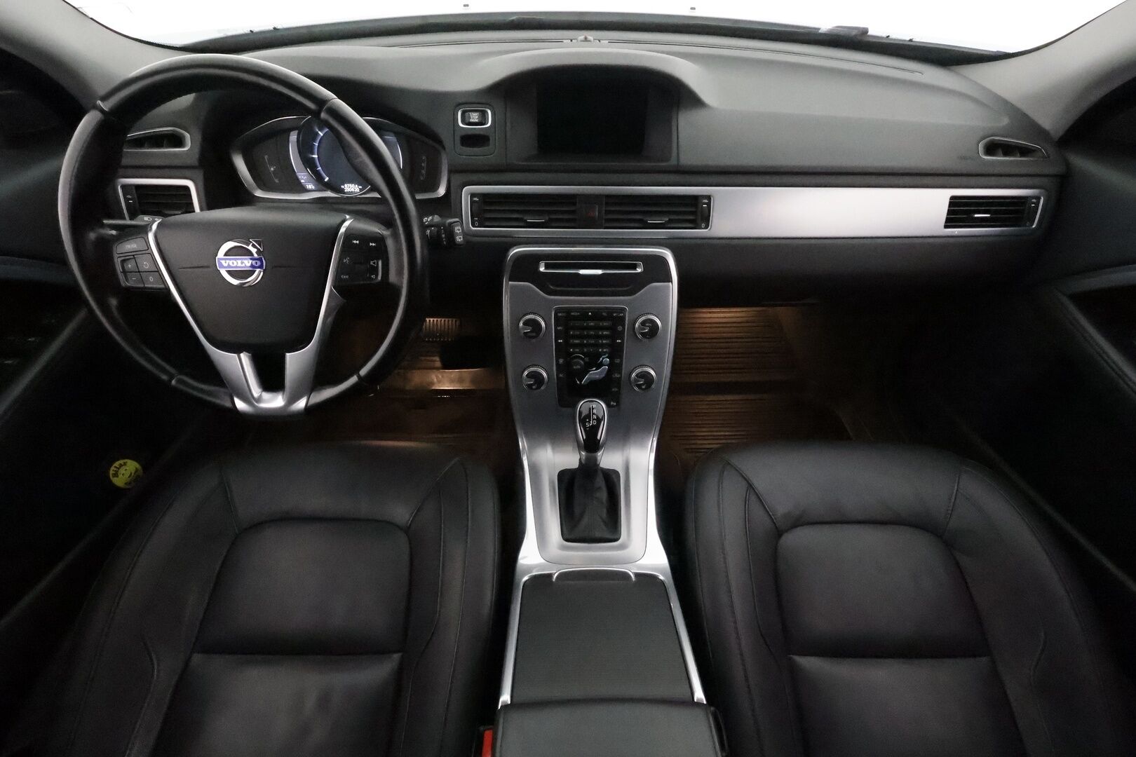 Volvo V70 2015 D4 Business Summum aut **Vakkari / Webasto / P.tutkat / Muistipenkki / Digimittaristo** - Suomi-auto / Kahdet renkaat aluvanteilla / Navi / KeylessGo