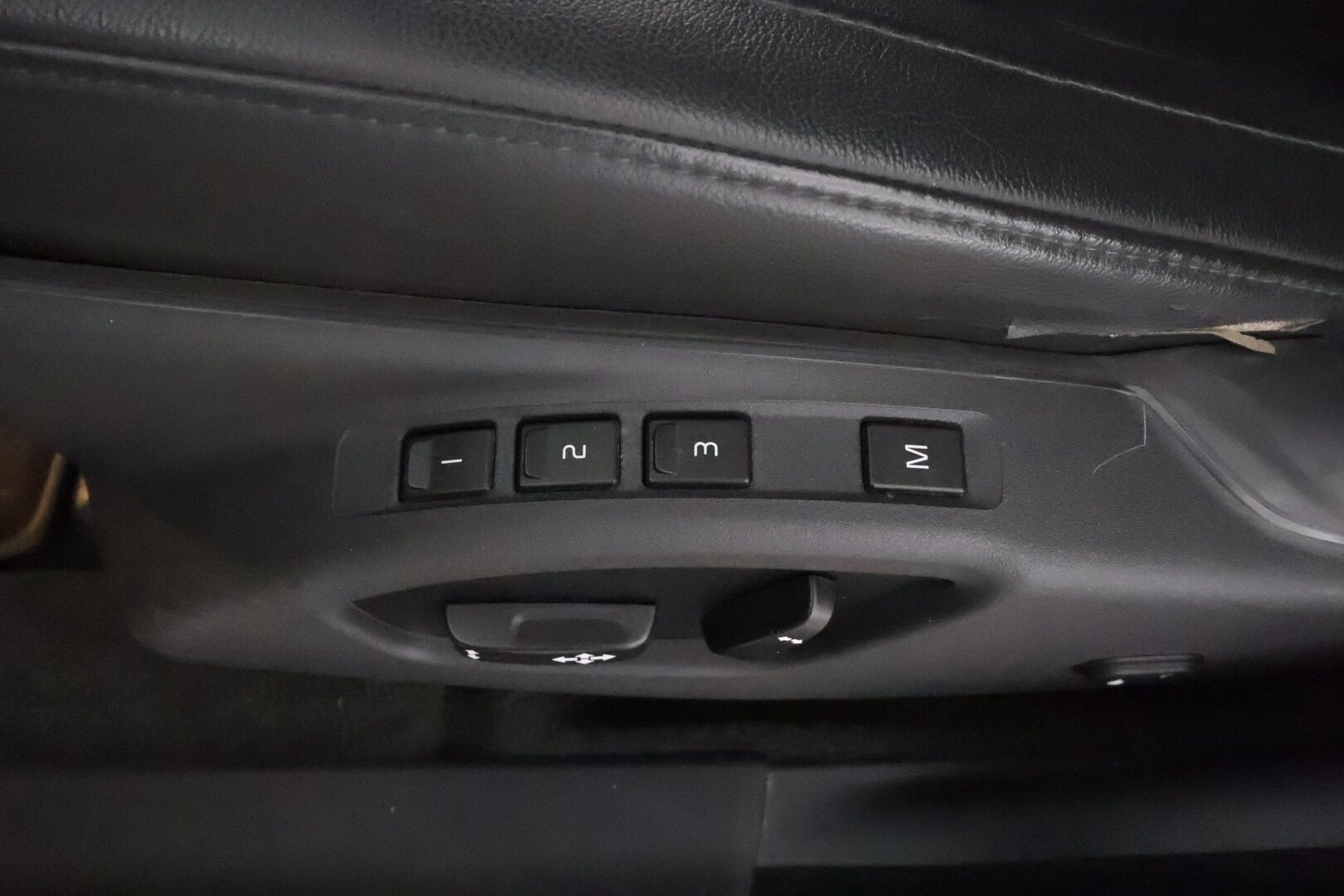 Volvo V70 2015 D4 Business Summum aut **Vakkari / Webasto / P.tutkat / Muistipenkki / Digimittaristo** - Suomi-auto / Kahdet renkaat aluvanteilla / Navi / KeylessGo