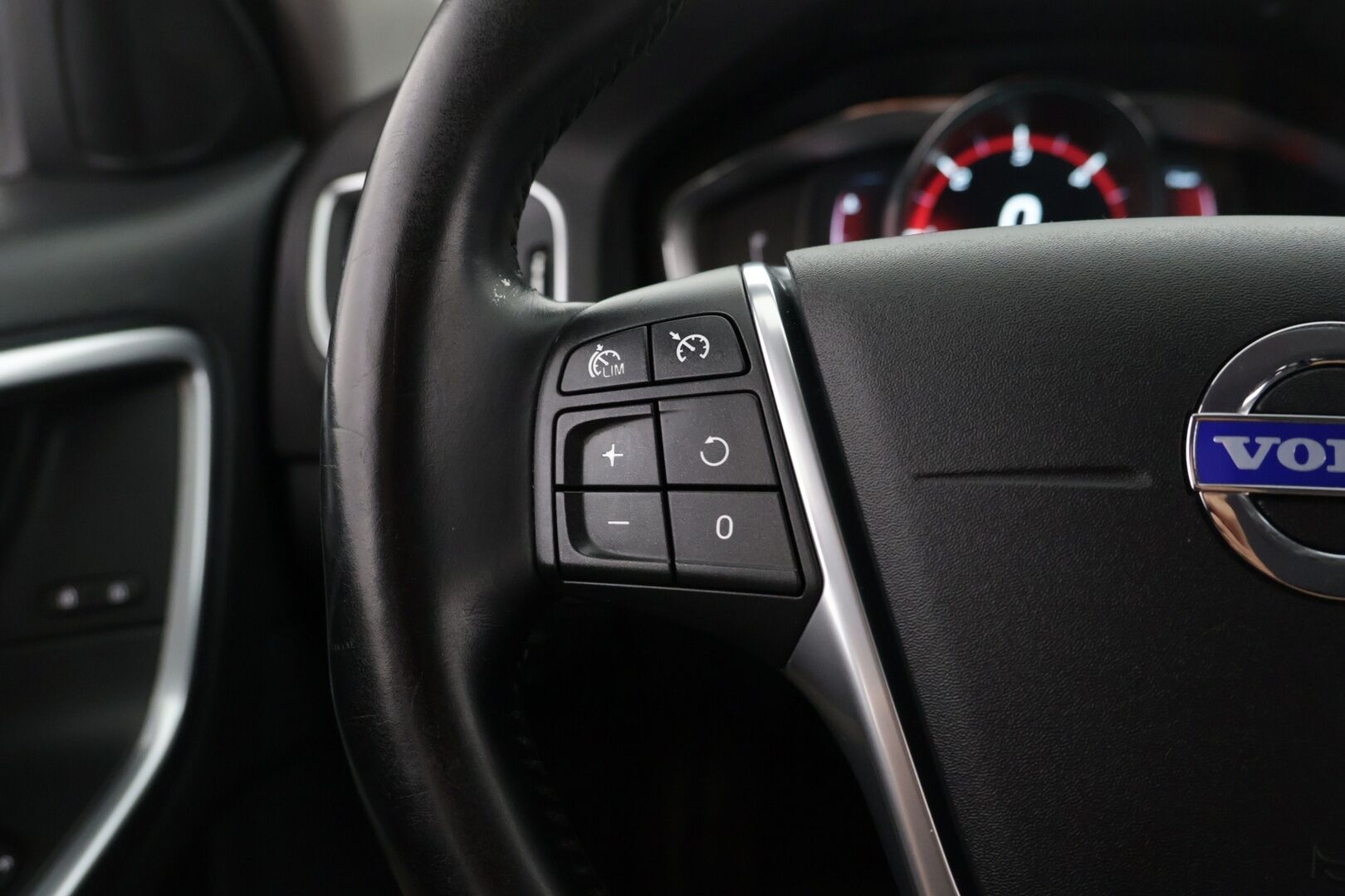 Volvo V60 2015 D4 Ocean Race Business aut - | Nahkasisusta | Suomi-auto | Ei Adblue | Vakionopeudensäädin | P.tutkat | Kahdet renkaat | 