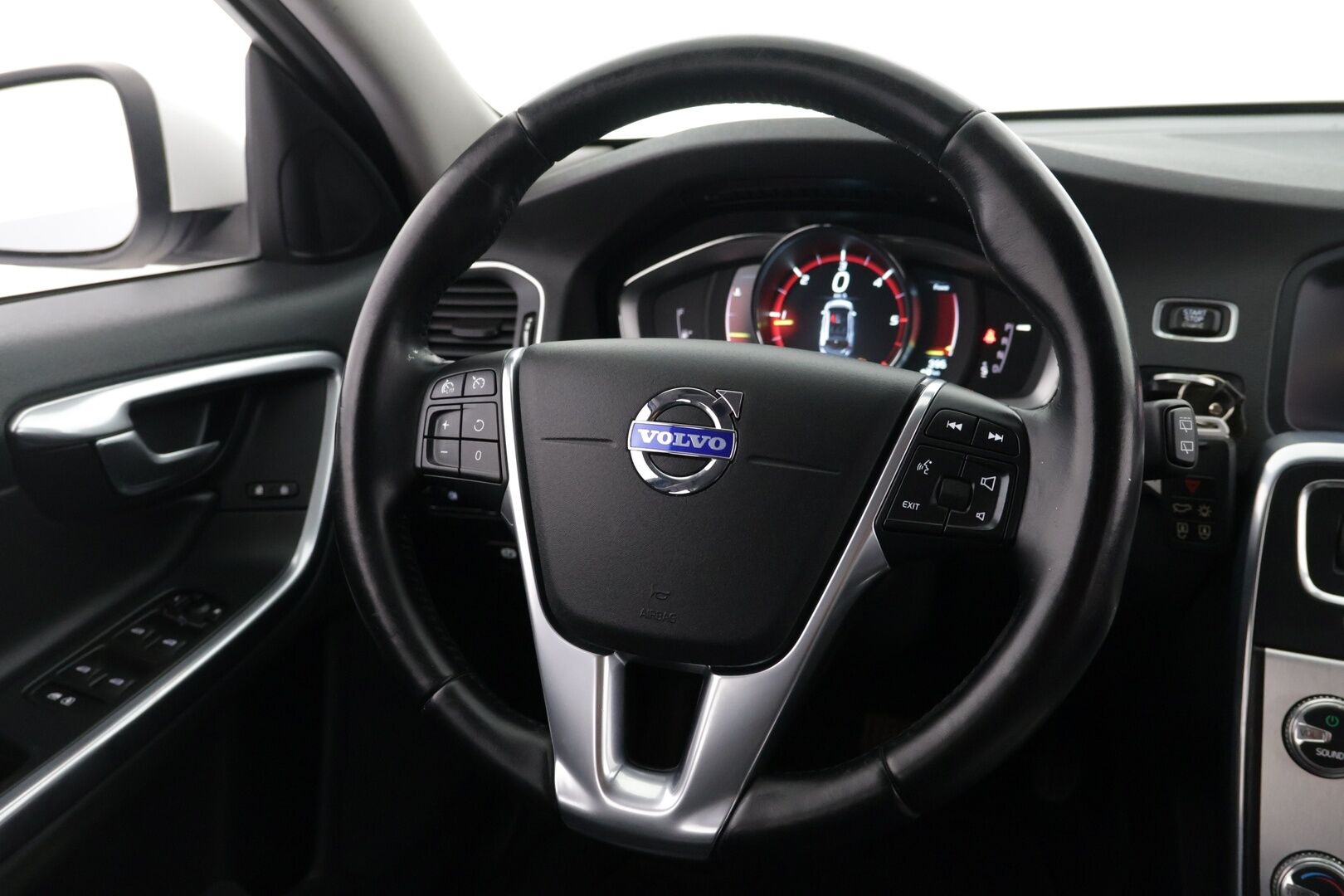 Volvo V60 2015 D4 Ocean Race Business aut - | Nahkasisusta | Suomi-auto | Ei Adblue | Vakionopeudensäädin | P.tutkat | Kahdet renkaat | 