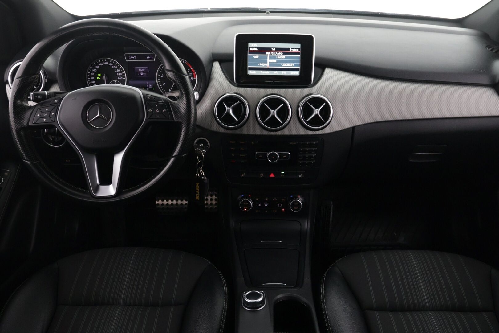Mercedes-Benz B 2015 180 BE A Premium Business - Bluetooth | Puolinahat | P. kamera | Vakkari | Xenon | Musta sisäkatto | 