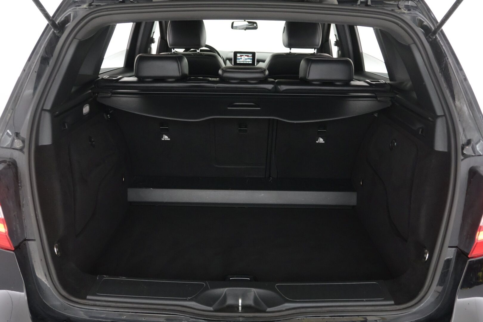 Mercedes-Benz B 2015 180 BE A Premium Business - Bluetooth | Puolinahat | P. kamera | Vakkari | Xenon | Musta sisäkatto | 