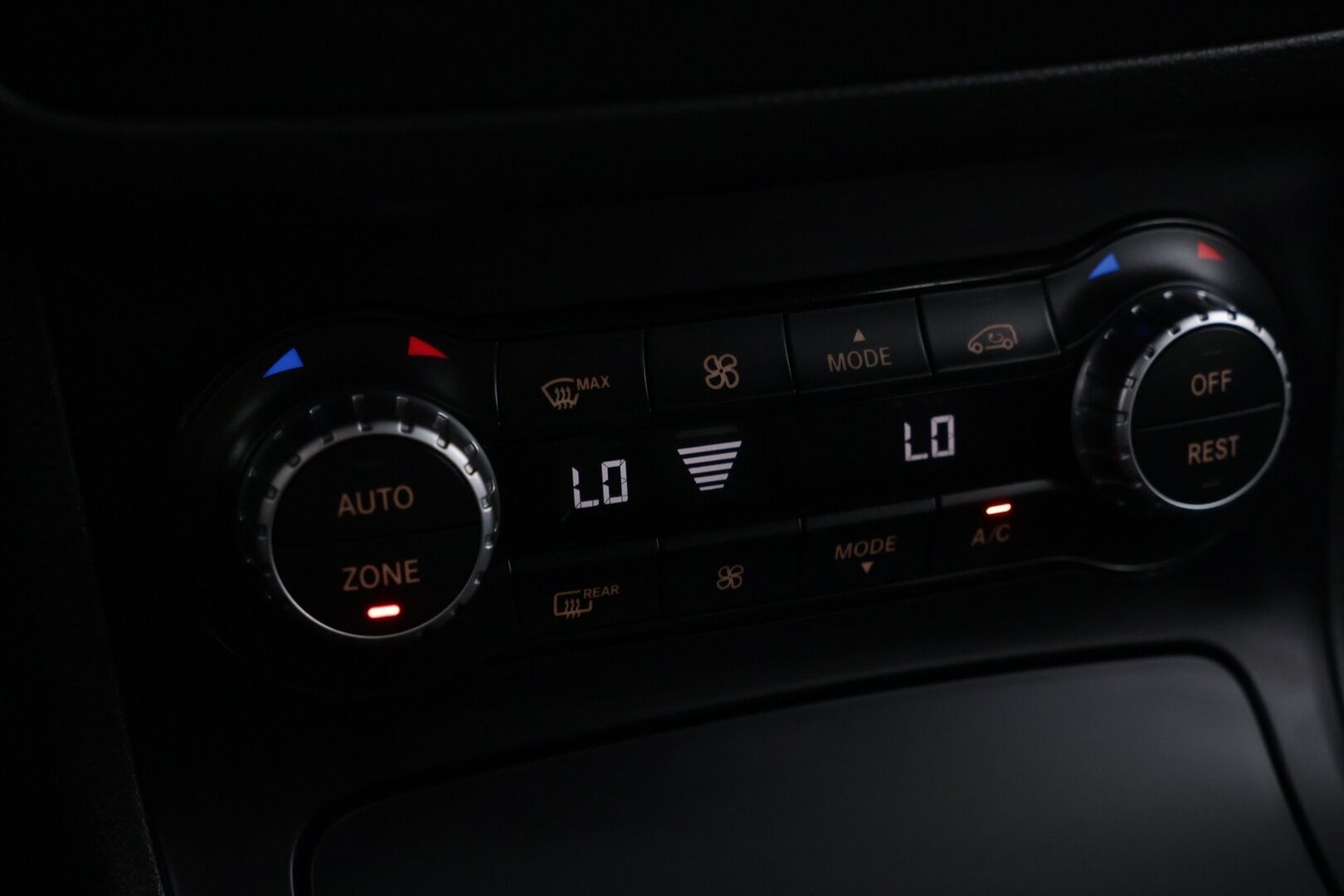 Mercedes-Benz B 2015 180 BE A Premium Business - Bluetooth | Puolinahat | P. kamera | Vakkari | Xenon | Musta sisäkatto | 
