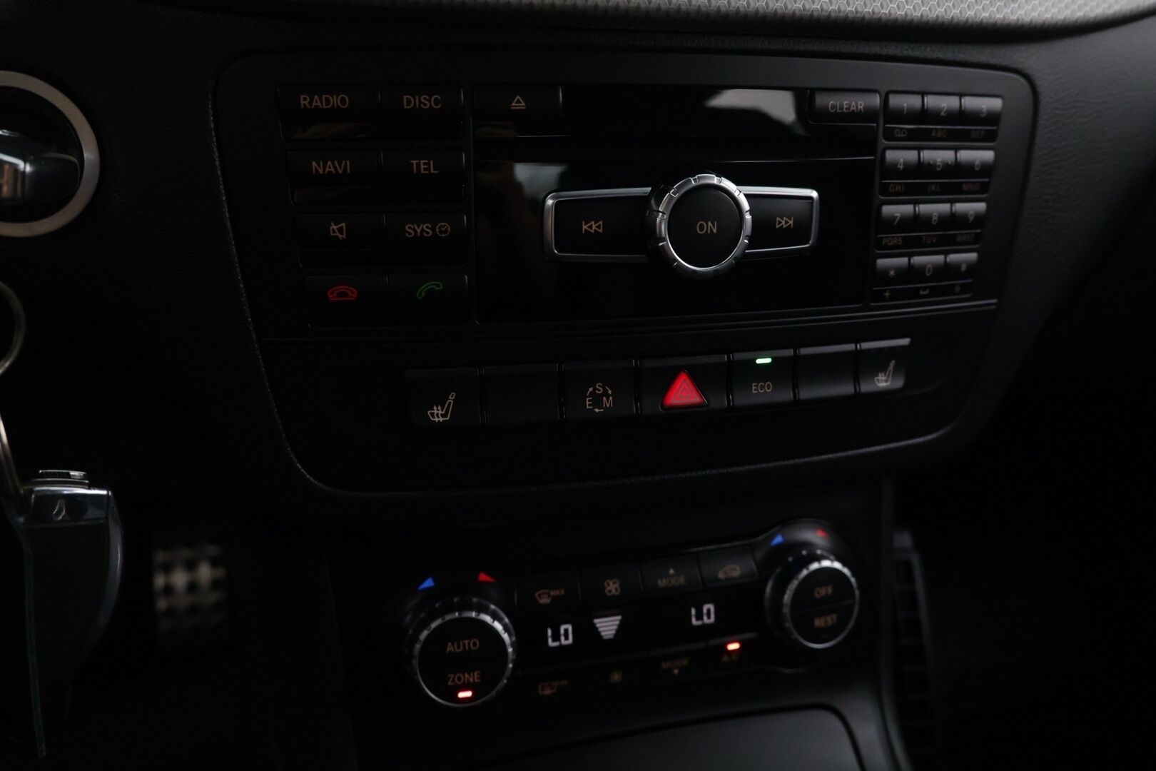 Mercedes-Benz B 2015 180 BE A Premium Business - Bluetooth | Puolinahat | P. kamera | Vakkari | Xenon | Musta sisäkatto | 