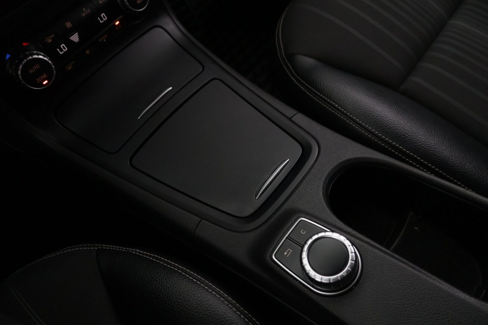 Mercedes-Benz B 2015 180 BE A Premium Business - Bluetooth | Puolinahat | P. kamera | Vakkari | Xenon | Musta sisäkatto | 