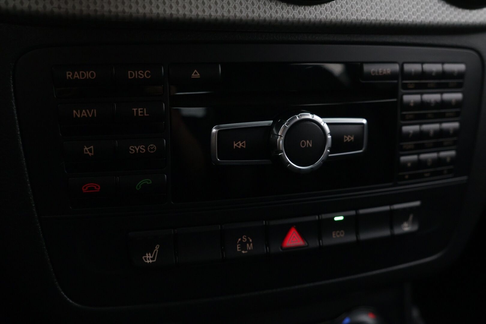 Mercedes-Benz B 2015 180 BE A Premium Business - Bluetooth | Puolinahat | P. kamera | Vakkari | Xenon | Musta sisäkatto | 