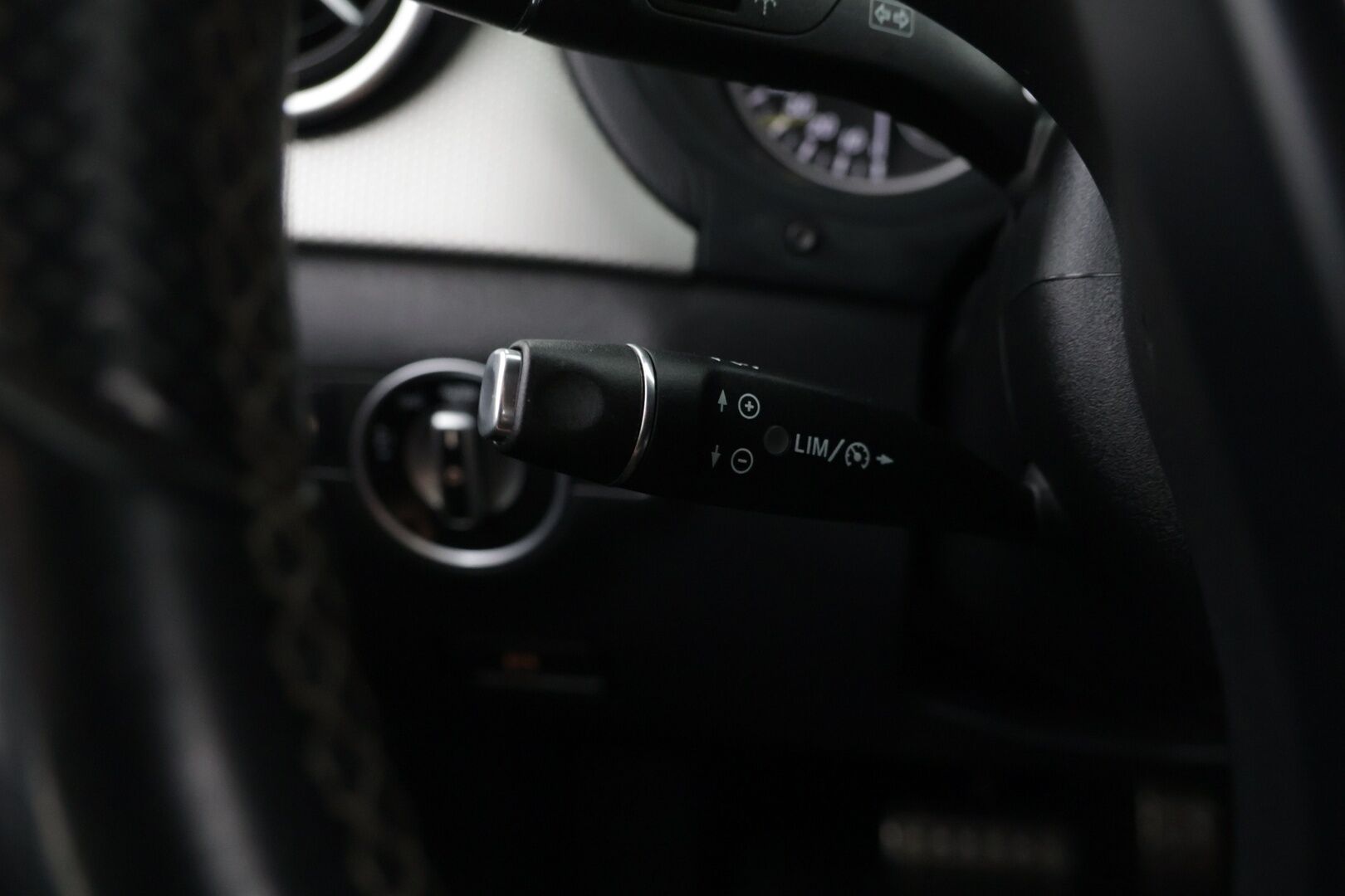 Mercedes-Benz B 2015 180 BE A Premium Business - Bluetooth | Puolinahat | P. kamera | Vakkari | Xenon | Musta sisäkatto | 