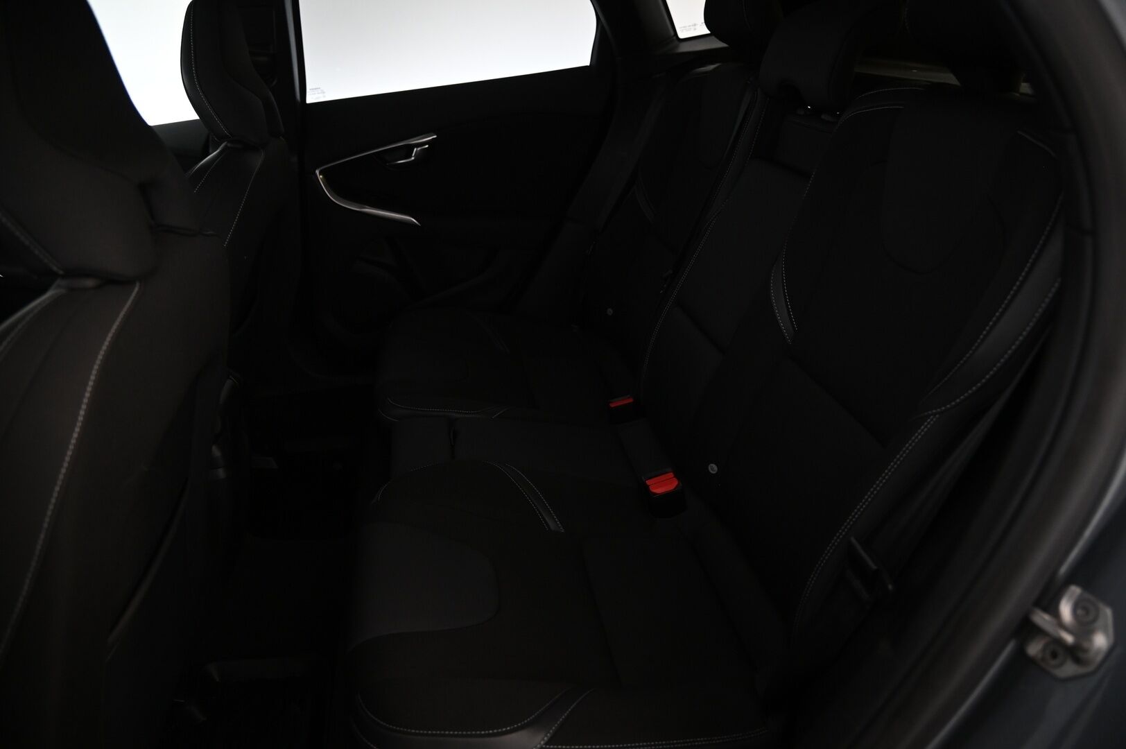 Volvo V40 2015 D4 Momentum aut*Webasto / Suomi-auto / Vakkari* - *Huippu hyvä huoltohistoria / 2x renkaat&alumiinivanteet* - HULLUT AVAJAISHULINAT KORKOTARJOUS 3,29 %