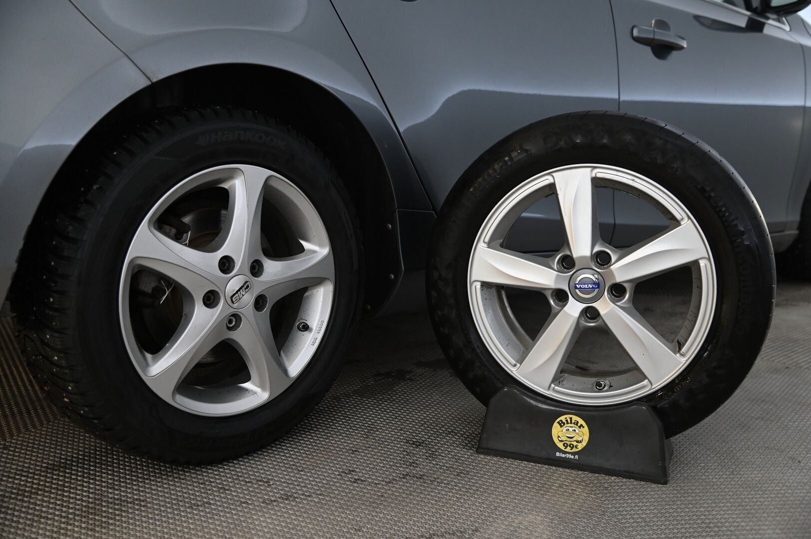 Volvo V40 2015 D4 Momentum aut*Webasto / Suomi-auto / Vakkari* - *Huippu hyvä huoltohistoria / 2x renkaat&alumiinivanteet*