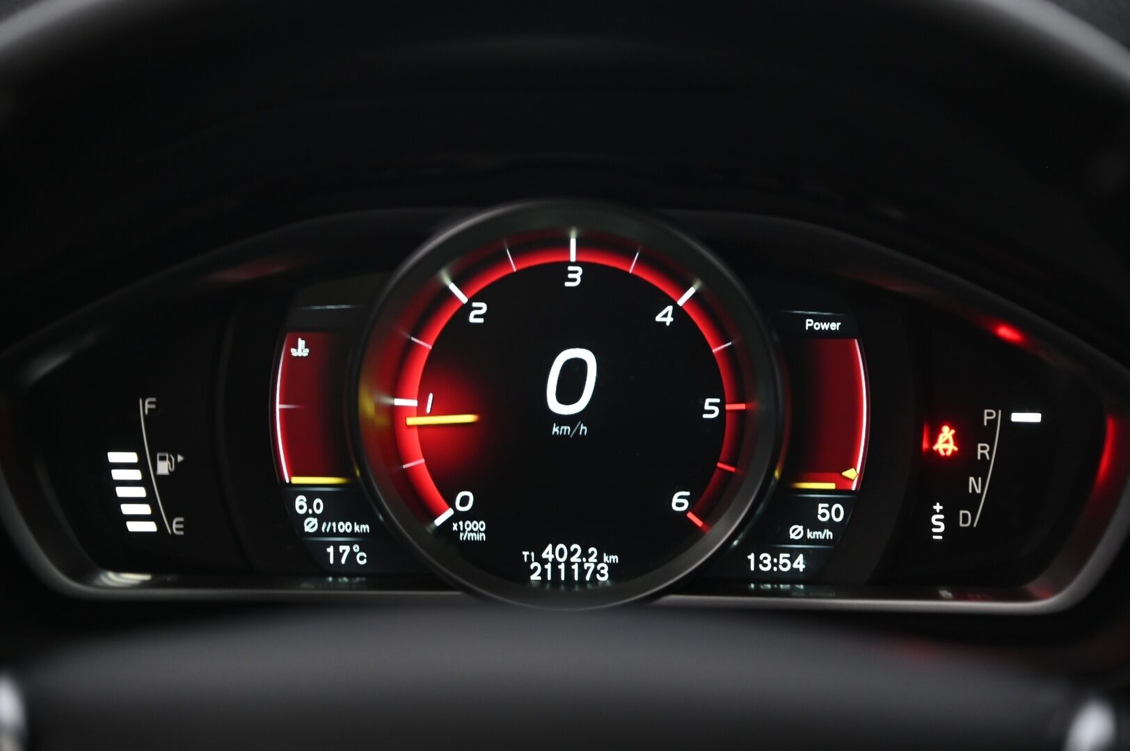 Volvo V40 2015 D4 Momentum aut*Webasto / Suomi-auto / Vakkari* - *Huippu hyvä huoltohistoria / 2x renkaat&alumiinivanteet* - HULLUT AVAJAISHULINAT KORKOTARJOUS 3,29 %