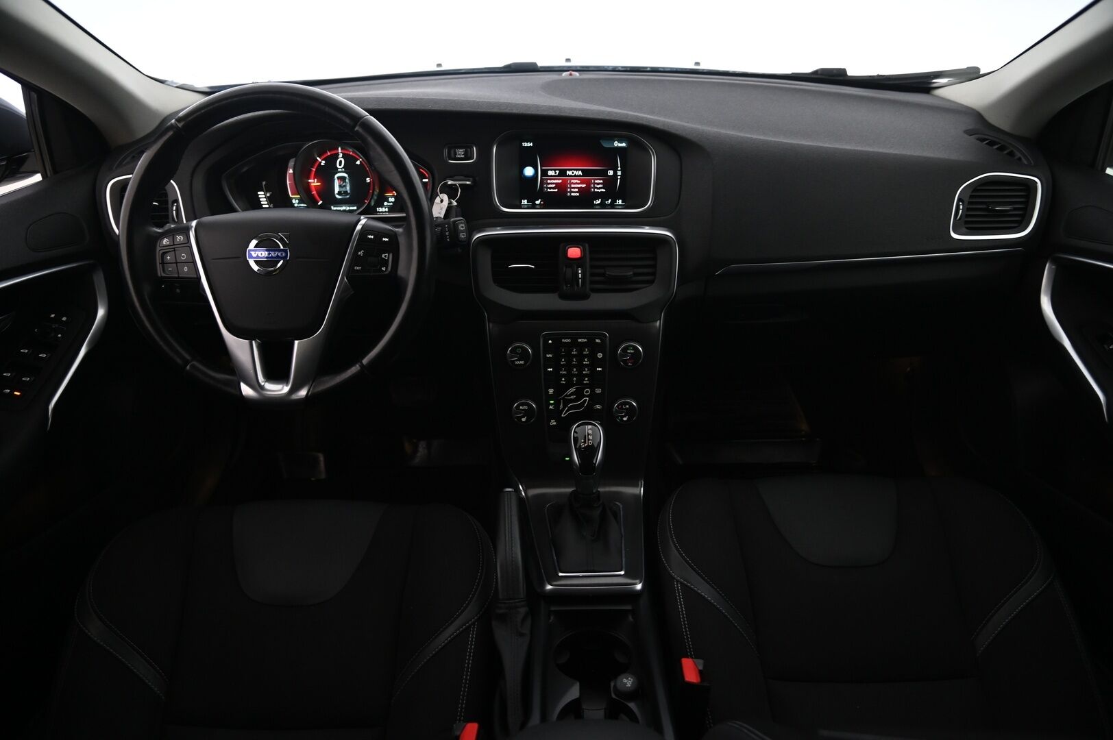 Volvo V40 2015 D4 Momentum aut*Webasto / Suomi-auto / Vakkari* - *Huippu hyvä huoltohistoria / 2x renkaat&alumiinivanteet*