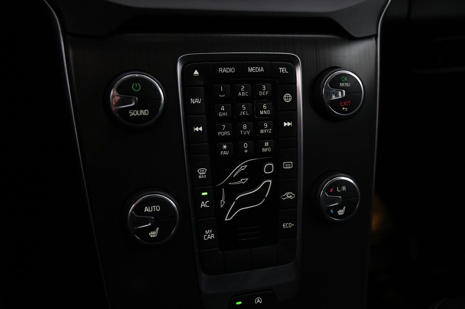 Volvo V40 2015 D4 Momentum aut*Webasto / Suomi-auto / Vakkari* - *Huippu hyvä huoltohistoria / 2x renkaat&alumiinivanteet*