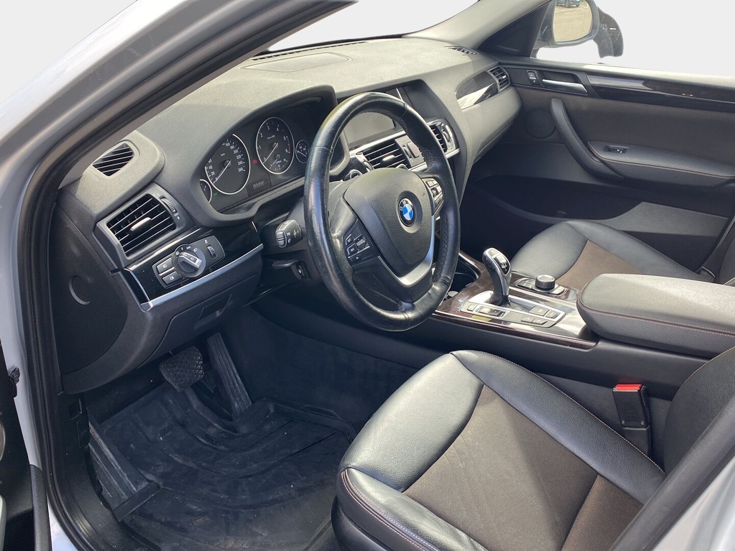 BMW X4 2015 F26 xDrive30d TwinPower Turbo A Business Automatic - Suomiauto / Vetokoukku / Puolinahkasisusta / Ratinlämmitys / Peruutustutkat / Xenon / Juuri tullut Tampereelle!