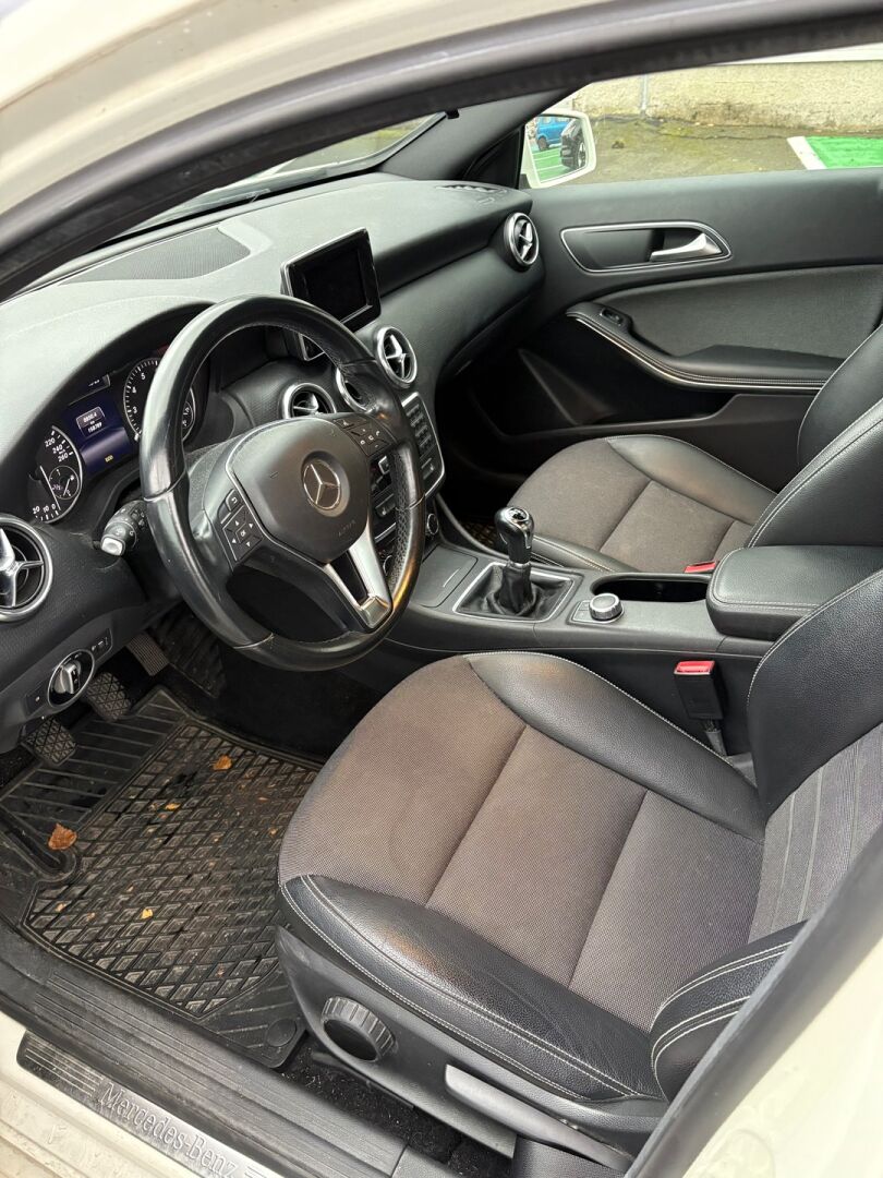 Mercedes-Benz A 2015 180 BE - Suomiauto | Vetokoukku | Puolinahkasisusta | Lohko&Sisäpistoke | Aut.Ilmastointi | Comfort Alusta | Juuri tullut Tampereelle!