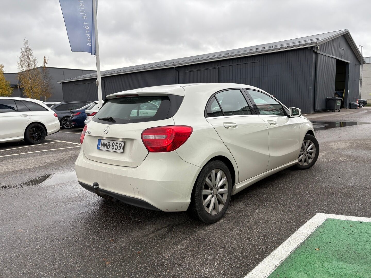 Mercedes-Benz A 2015 180 BE - Suomiauto | Vetokoukku | Puolinahkasisusta | Lohko&Sisäpistoke | Aut.Ilmastointi | Comfort Alusta | Juuri tullut Tampereelle!