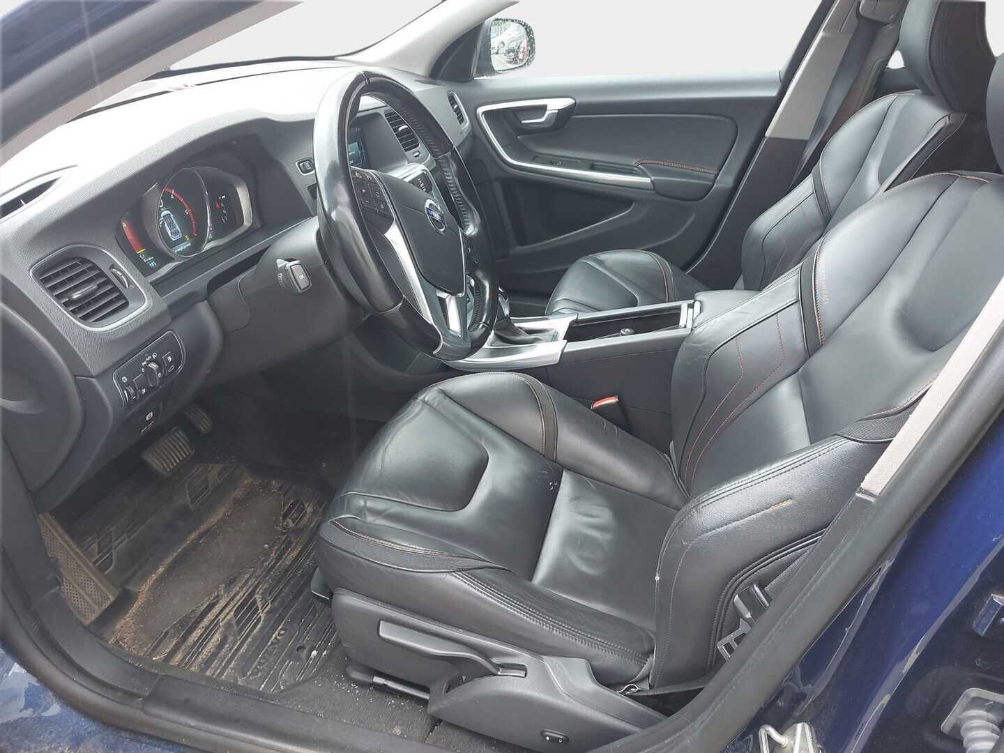 Volvo V60 2015 D4 Ocean Race Business aut - Webasto | High Perf Audio | Nahkasisusta | Aktiiviset Xenonit |  Vakkari | Suomiauto | Jakopää tehty!