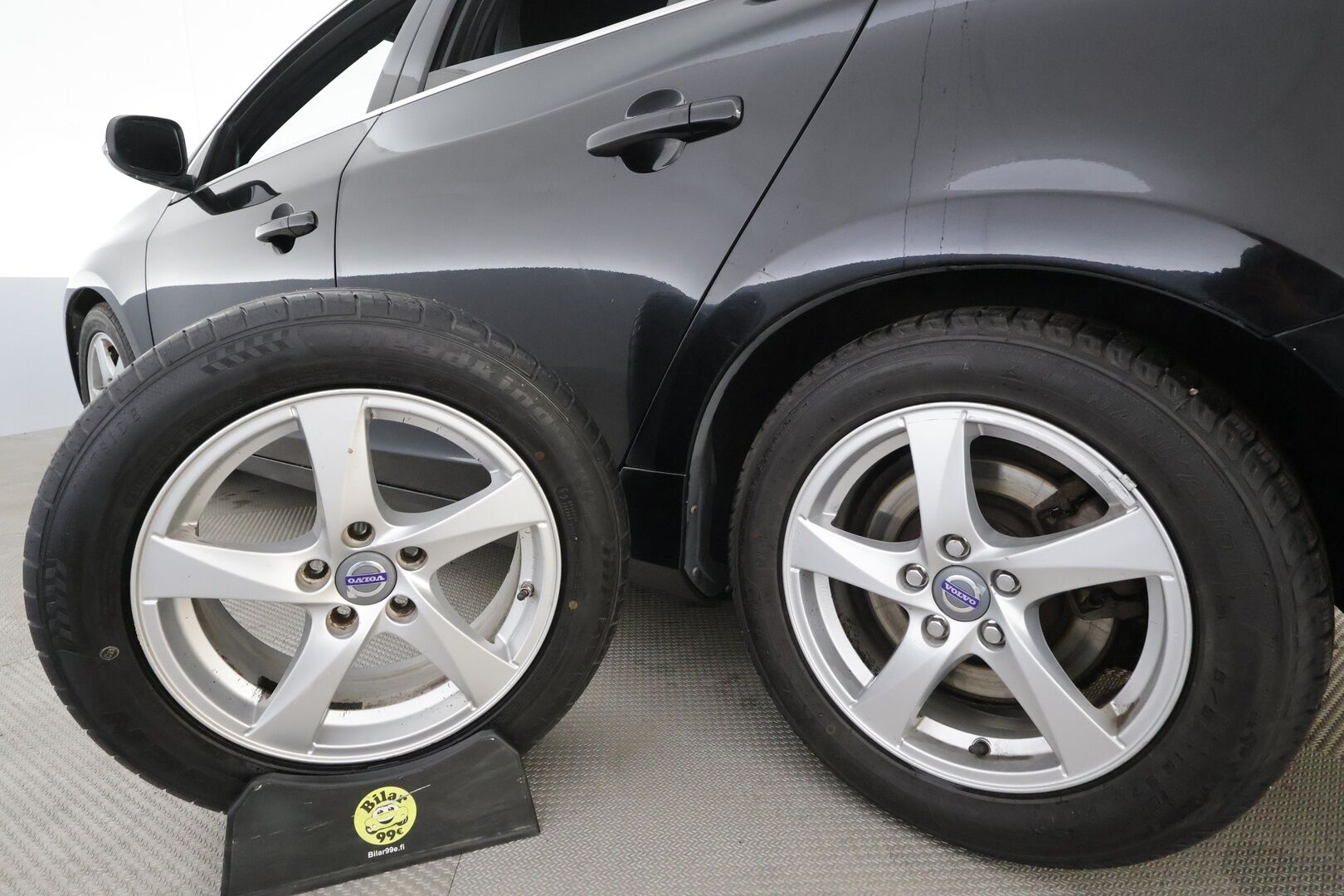 Volvo V60 2015 D4 Business aut * Webasto / Vakkari / Xenon / P.tutka / Bluetooth / Keyless * - Suomi-auto / Kahdet renkaat aluvanteilla