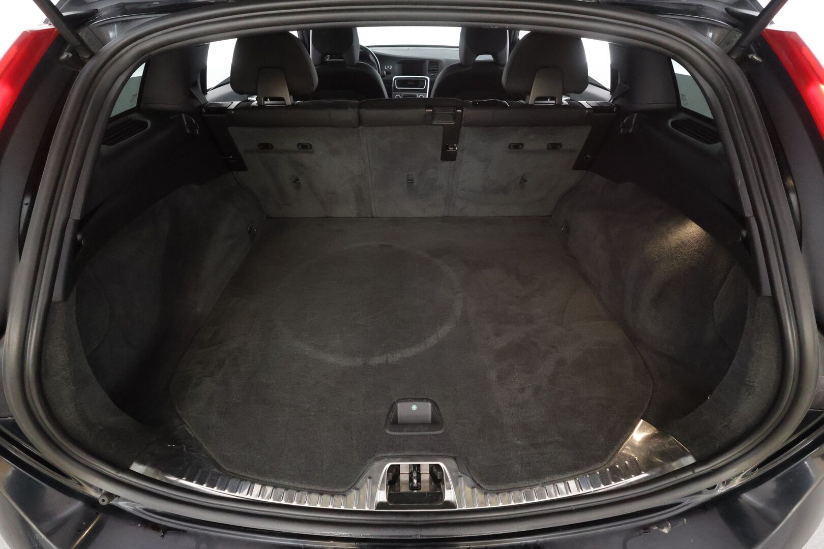 Volvo V60 2015 D4 Business aut * Webasto / Vakkari / Xenon / P.tutka / Bluetooth / Keyless * - Suomi-auto / Kahdet renkaat aluvanteilla