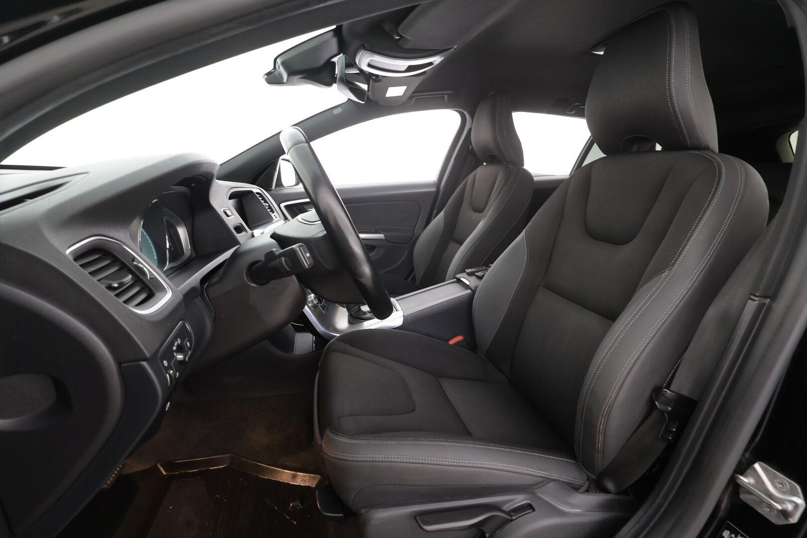 Volvo V60 2015 D4 Business aut * Webasto / Vakkari / Xenon / P.tutka / Bluetooth / Keyless * - Suomi-auto / Kahdet renkaat aluvanteilla